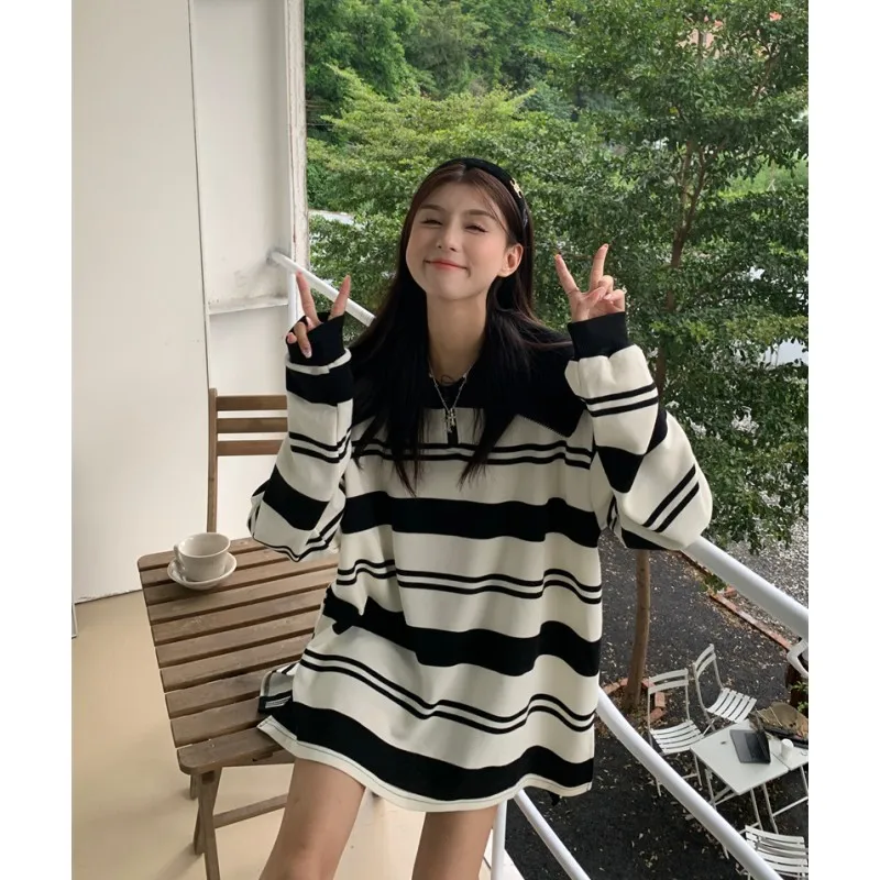 Autumn Women's Clothing Korean Fashion Baggy Solid Color Pullover Sweatshirt Zipper Lapel Raglan Sleeves Long Sleeves Pullover
Autumn Women's Clothing Korean Fashion Baggy Solid Color Pullover Sweatshirt Zipper Lapel Raglan Sleeves Long Sleeves Pullover