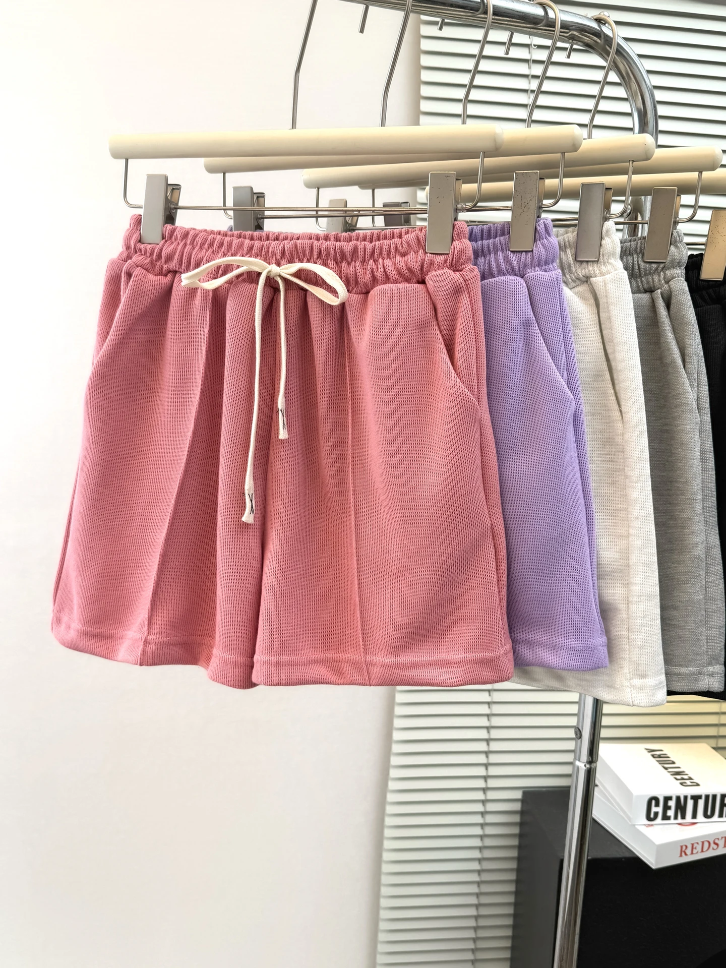 High Waist Wide Leg Casual Shorts Women's Summer Loose Fit Korean Style Versatile Sports Beach Hot Pants Trendy Home Wear
High Waist Wide Leg Casual Shorts Women's Summer Loose Fit Korean Style Versatile Sports Beach Hot Pants Trendy Home Wear