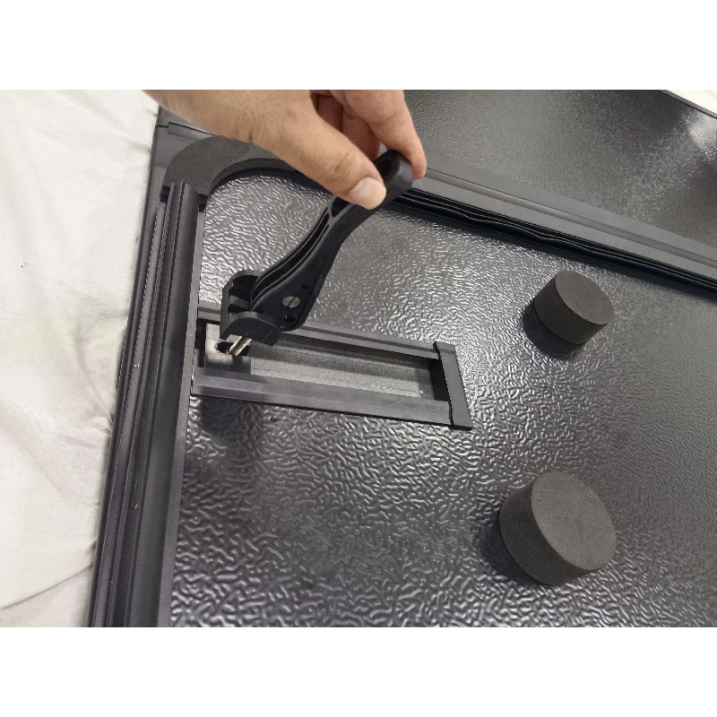 High Quality Aluminum Roller Shutter Electric Tonneau Cover Pickup Truck Bed Cover
High Quality Aluminum Roller Shutter Electric Tonneau Cover Pickup Truck Bed Cover