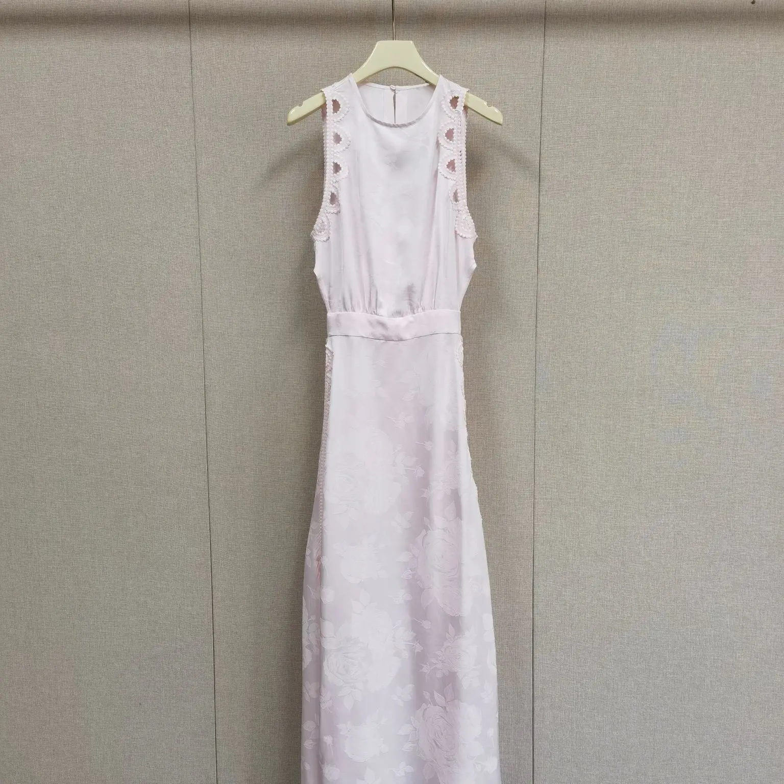 Elegant Summer Floral Embroidery Silk Hollow out Waist Baring Half Circle Dress French Style High Waist Gel Fiber a Line Skirt
Elegant Summer Floral Embroidery Silk Hollow out Waist Baring Half Circle Dress French Style High Waist Gel Fiber a Line Skirt