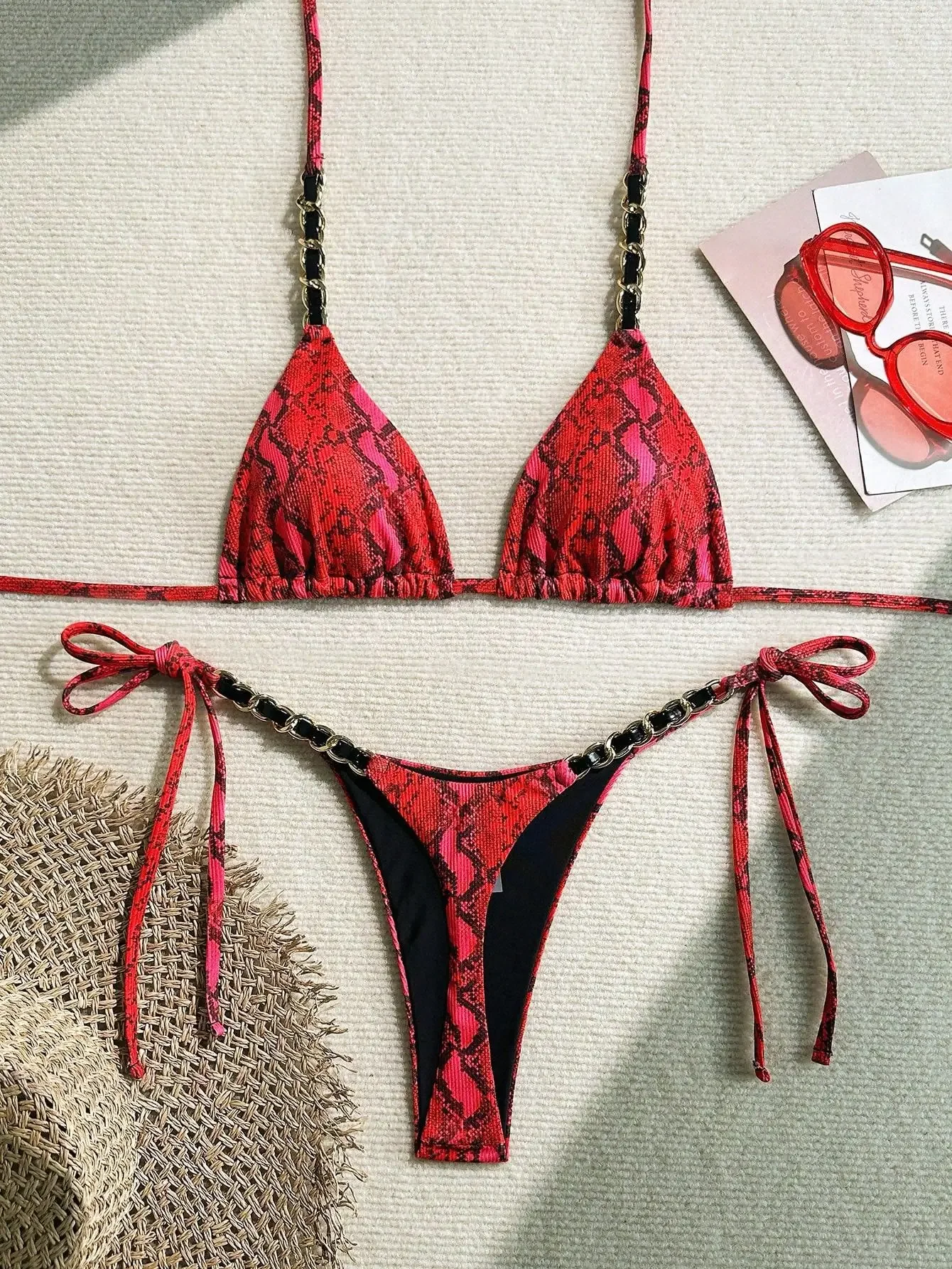 Сексуальное красное микро-бикини со змеиным принтом 2025, женский купальник с металлическим ремешком и завязками по бокам, стринги, пляжный купальный костюм, бандажный купальник 
Сексуальное красное микро-бикини со змеиным принтом 2025, женский купальник с металлическим ремешком и завязками по бокам, стринги, пляжный купальный костюм, бандажный купальник