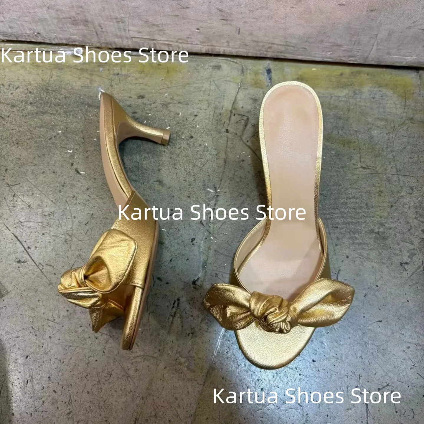 Women's Gold Metallic Bow Embellished Mules High Heel Square Toe Sandals Luxurious Elegant Slip-On Design Ladies Party Slippers
Women's Gold Metallic Bow Embellished Mules High Heel Square Toe Sandals Luxurious Elegant Slip-On Design Ladies Party Slippers
