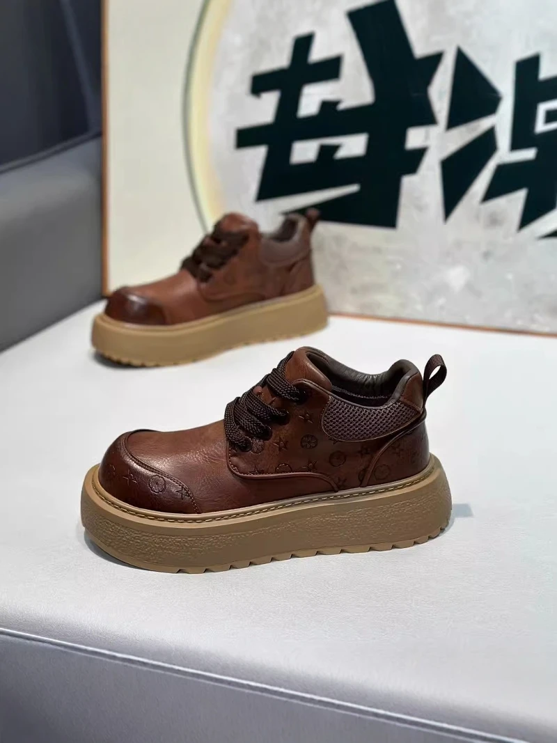 Men's Casual Boots Thick Bottom Heightening Large Head Leisure Sports Shoes British Style Spring Autumn Seasonal Wear
Men's Casual Boots Thick Bottom Heightening Large Head Leisure Sports Shoes British Style Spring Autumn Seasonal Wear