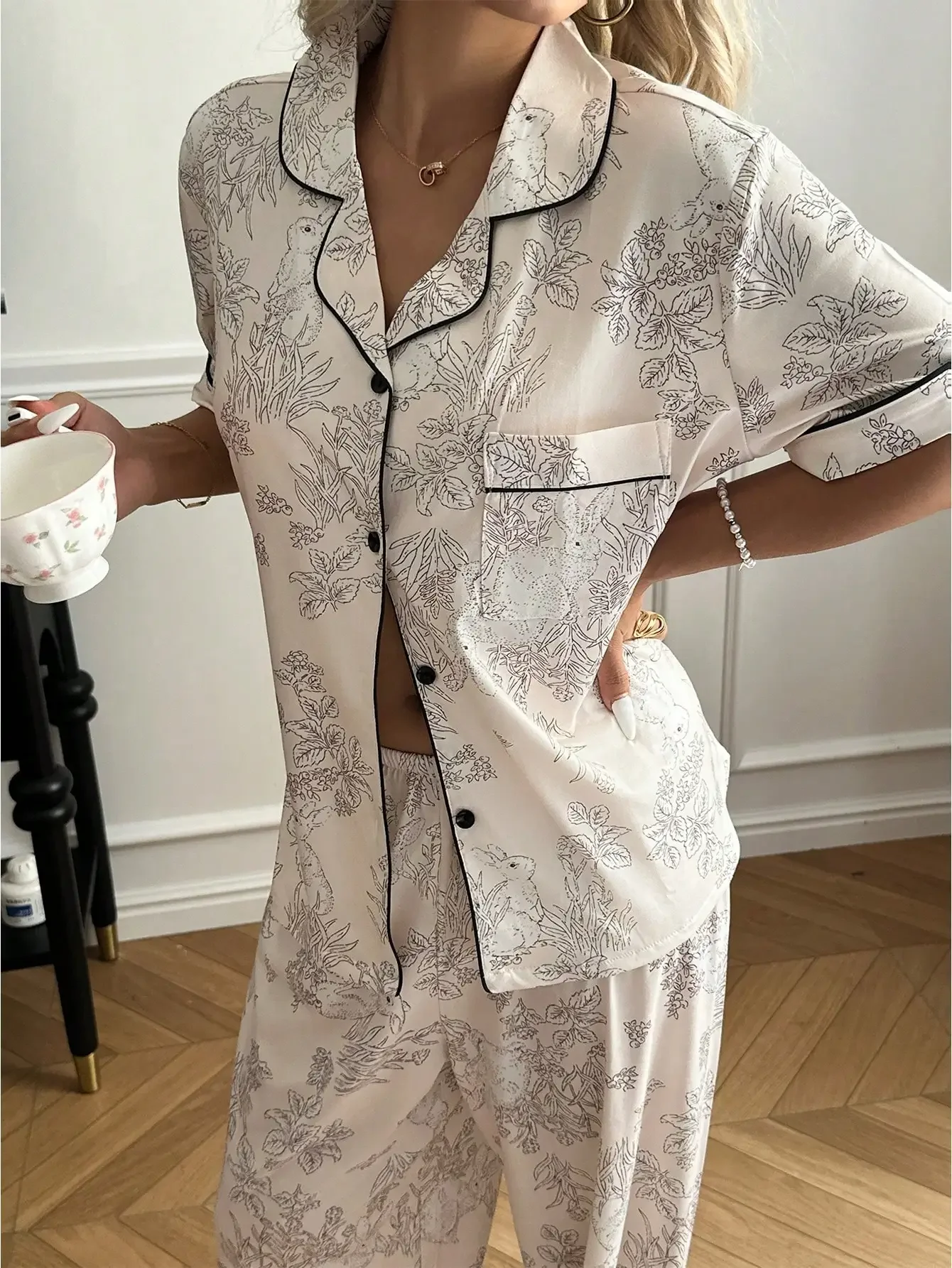 Floral Tree Rabbit Print Short Sleeve Pants Collar Pajama Set Cozy And Elegant Details summer
Floral Tree Rabbit Print Short Sleeve Pants Collar Pajama Set Cozy And Elegant Details summer