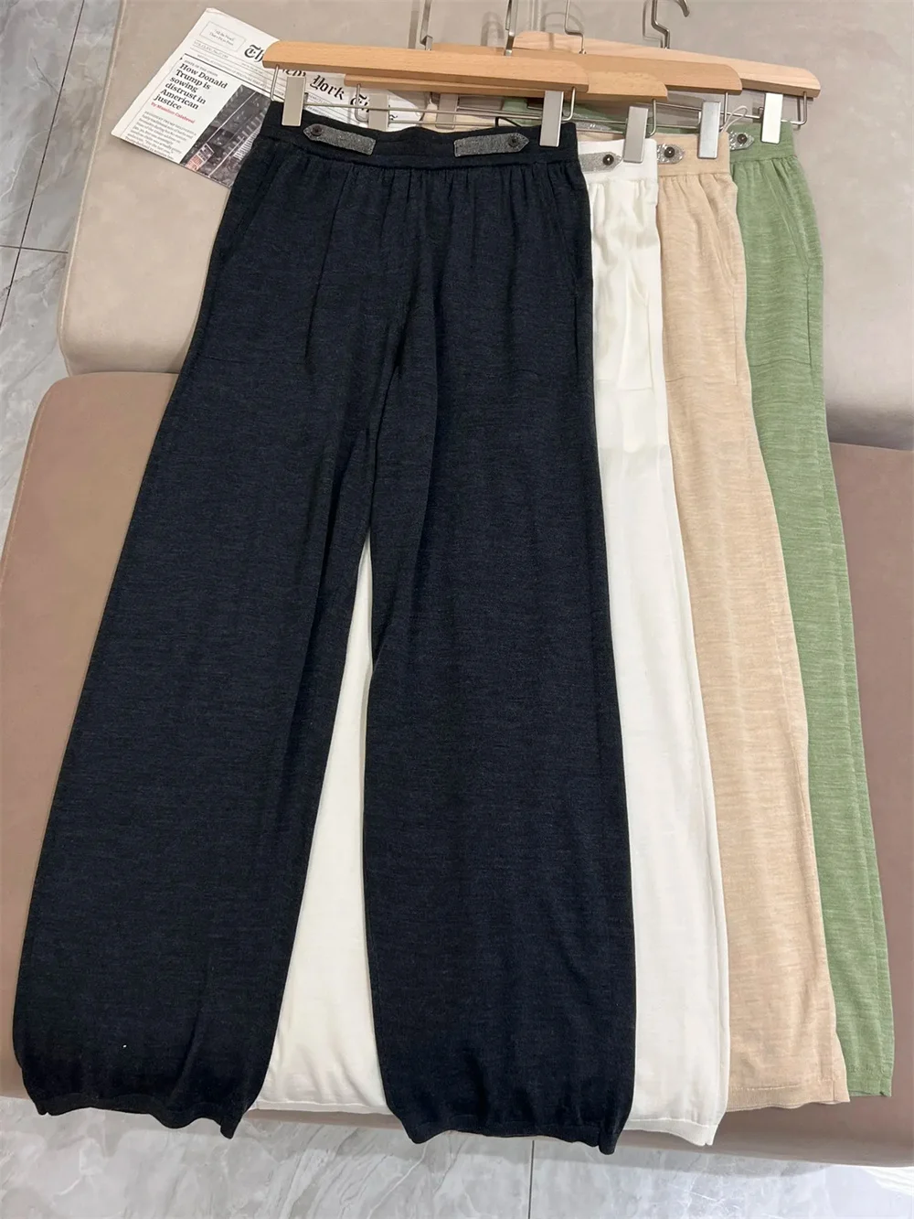 Summer Women's Elastic Waist Pants and Silk Wool Knit Trousers
Summer Women's Elastic Waist Pants and Silk Wool Knit Trousers