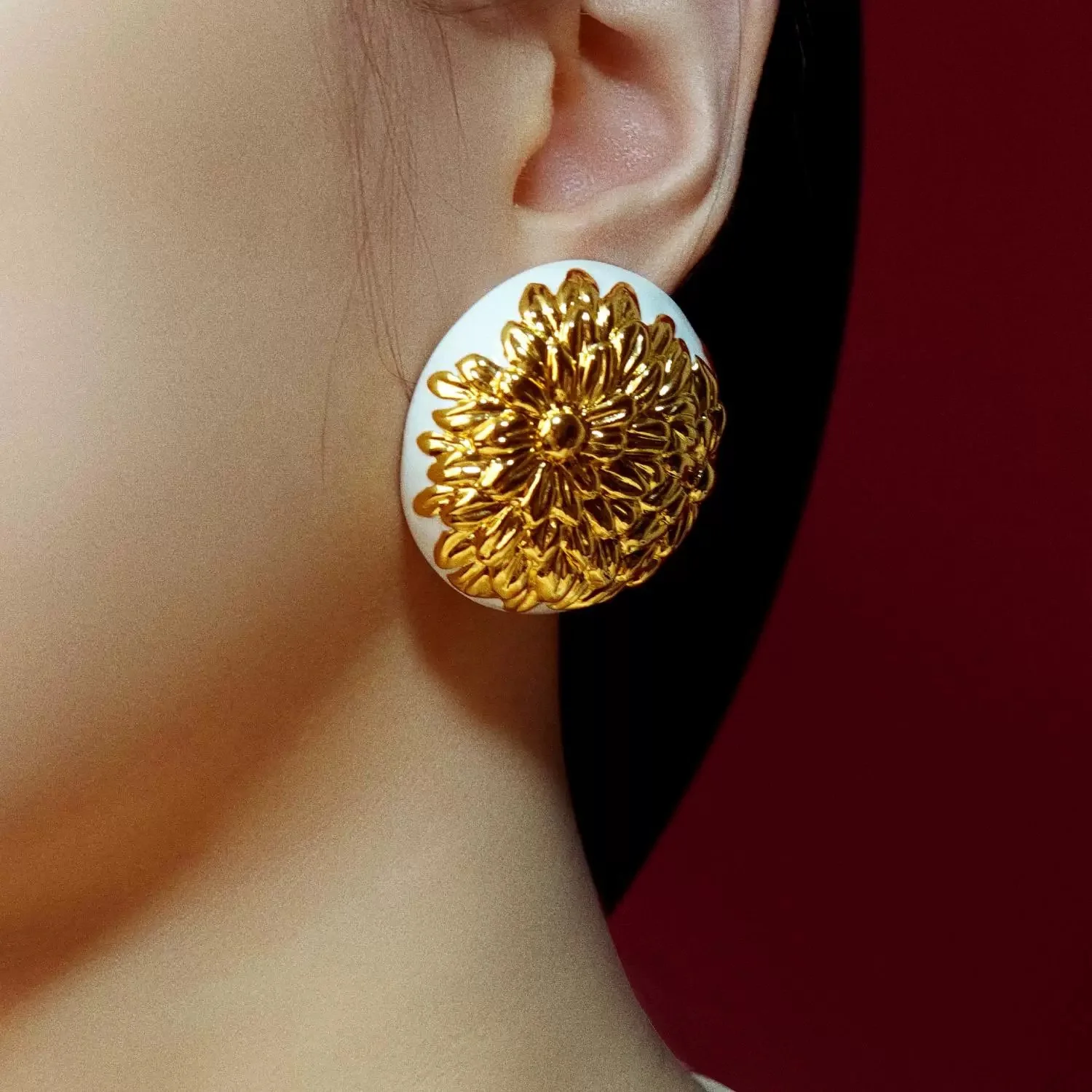 Brass With 18K Gold Retro Big Floral Stud Earrings Women Jewelry Punk Party T Show Gown Runway Korean Japan INS
Brass With 18K Gold Retro Big Floral Stud Earrings Women Jewelry Punk Party T Show Gown Runway Korean Japan INS