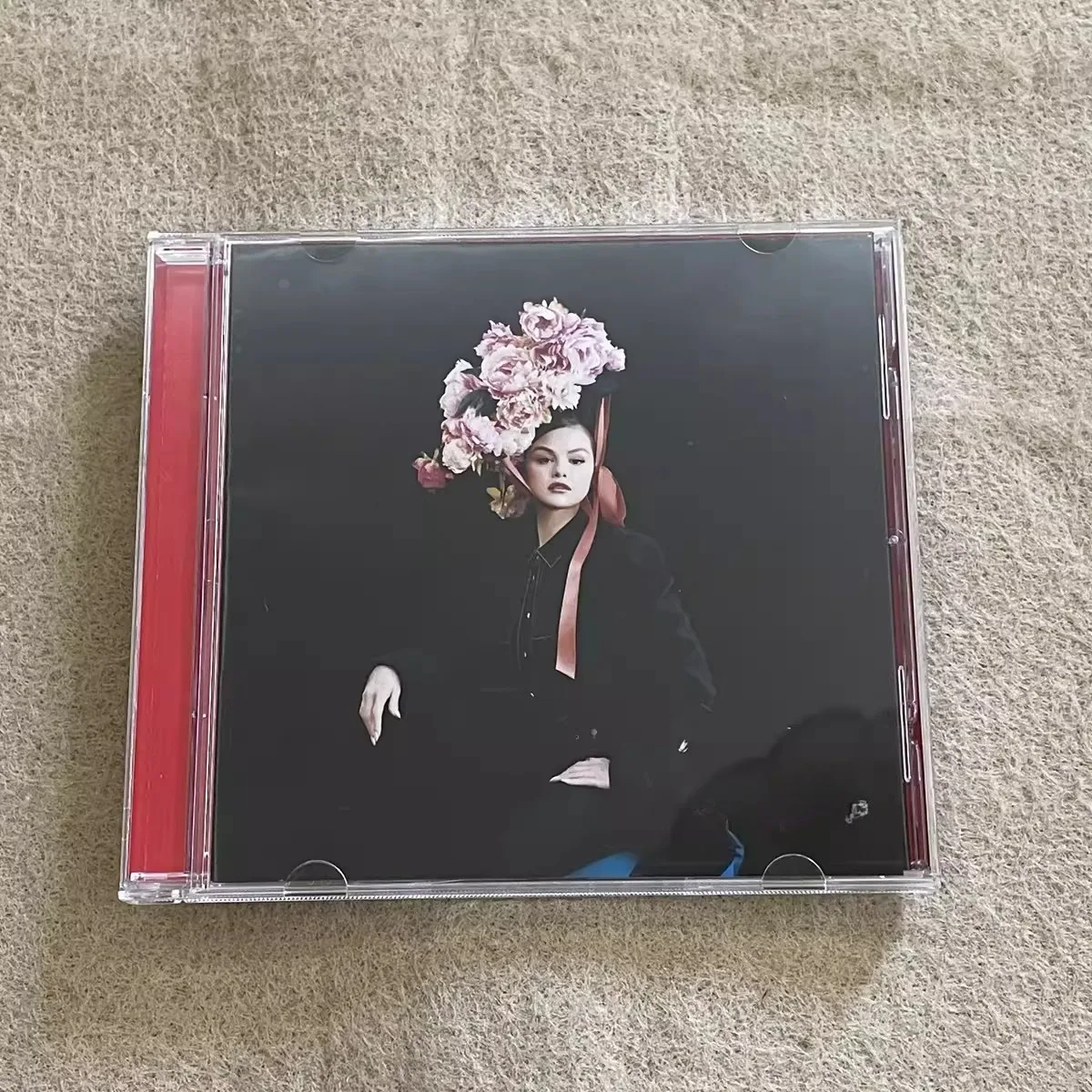 Selena Gomez Revelación – American Latin Pop Spanish Vocals Electronic Reggaeton Female Vocals Exotic Flair Music Collectible
Selena Gomez Revelación – American Latin Pop Spanish Vocals Electronic Reggaeton Female Vocals Exotic Flair Music Collectible