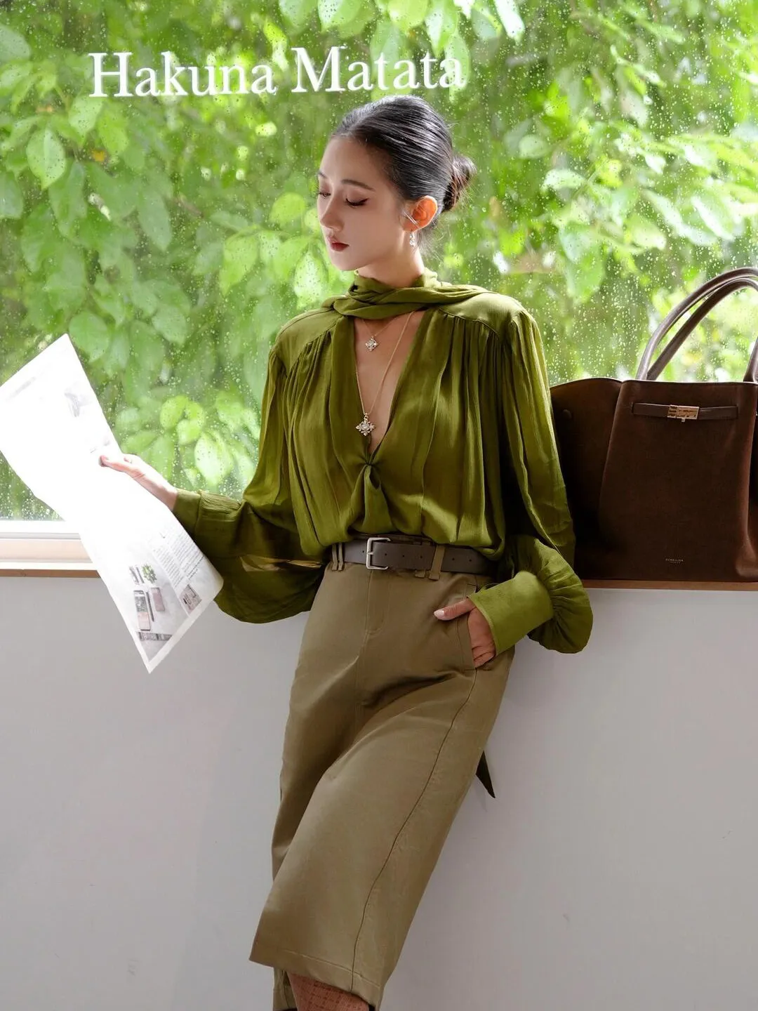 Summer 2026 Women's Fashion Sun Protection Long Sleeve V-Neck Shirt with Sash Set Khaki Green Half Skirt Elegant Sister Style
Summer 2026 Women's Fashion Sun Protection Long Sleeve V-Neck Shirt with Sash Set Khaki Green Half Skirt Elegant Sister Style