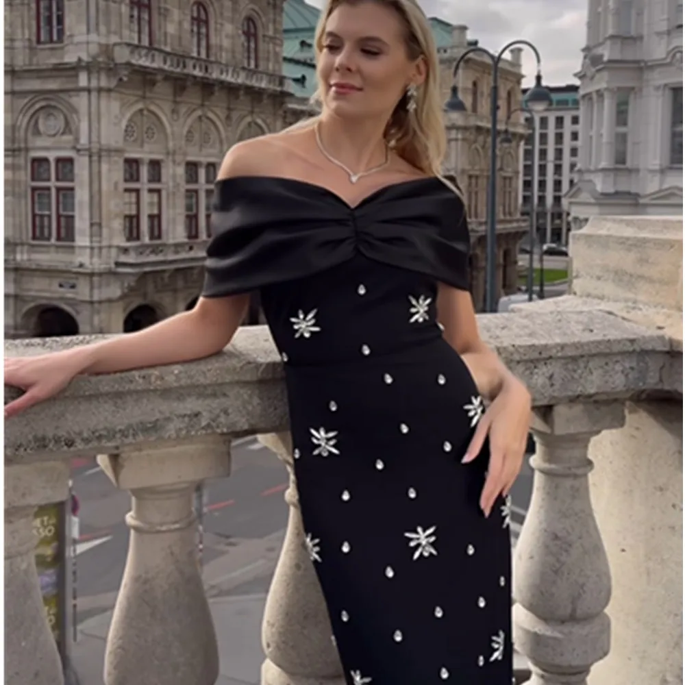 Elegant Black One-Shoulder Bead Embellished Casual Dress Elastic Strap Wedding Dress Party Dress Performance Dress for Women
Elegant Black One-Shoulder Bead Embellished Casual Dress Elastic Strap Wedding Dress Party Dress Performance Dress for Women