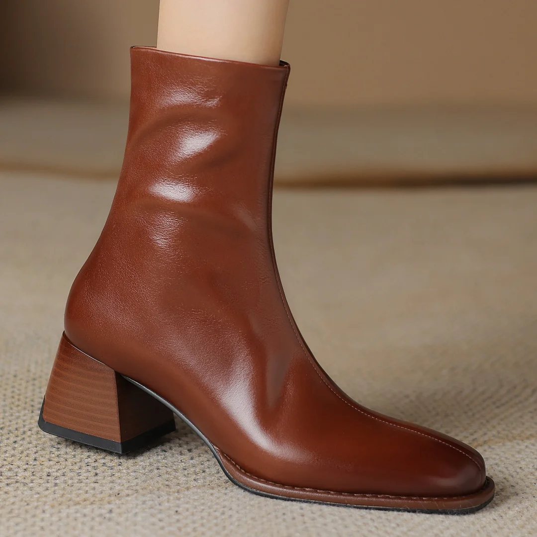 Large size 34-42 women's genuine leather side zip autumn ankle boots square toe 5.5cm thick med heel elegant ladies short boots
Large size 34-42 women's genuine leather side zip autumn ankle boots square toe 5.5cm thick med heel elegant ladies short boots