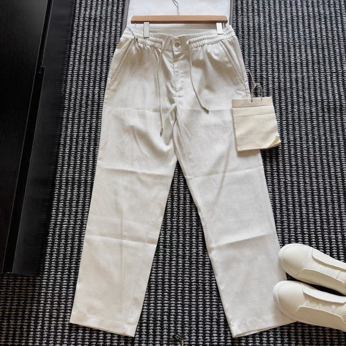 Italian Vintage Style Men's Casual Pants Summer Elastic Waist Drawstring Straight Leg Business Simple Linen Loose Fit
Italian Vintage Style Men's Casual Pants Summer Elastic Waist Drawstring Straight Leg Business Simple Linen Loose Fit
