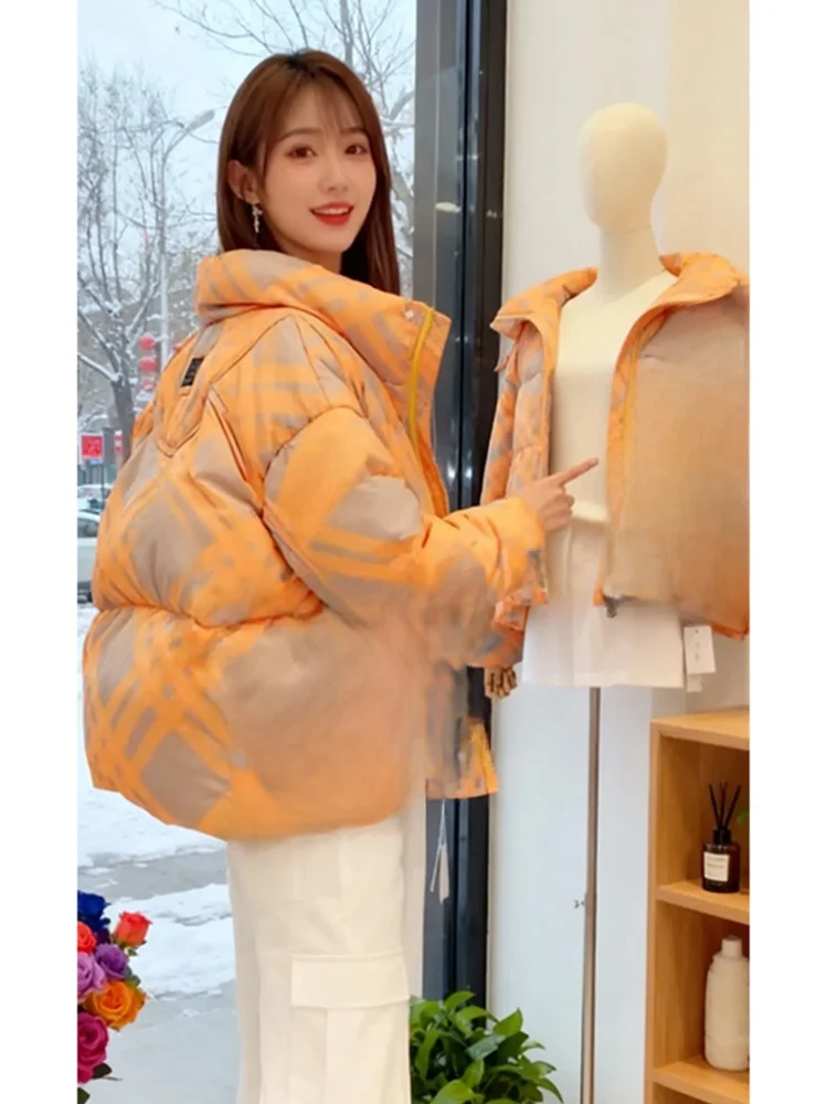 Легкая зимняя женская куртка из хлопка в клетку с капюшоном, модная и удобная для повседневной носки
Легкая зимняя женская куртка из хлопка в клетку с капюшоном, модная и удобная для повседневной носки