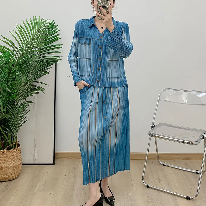 Single-breasted Cardigan Top Loose Casual Straight Skirt Two-piece Set 2025 Summer New Fashion Versatile Design Women's Suit
Single-breasted Cardigan Top Loose Casual Straight Skirt Two-piece Set 2025 Summer New Fashion Versatile Design Women's Suit
