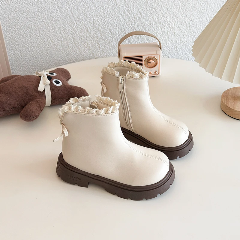 Детские полусапожки, универсальные детские кожаные ботинки в корейском стиле с милым кружевом, новинка 2026, повседневные ботинки для девочек с боковой молнией
Детские полусапожки, универсальные детские кожаные ботинки в корейском стиле с милым кружевом, новинка 2026, повседневные ботинки для девочек с боковой молнией