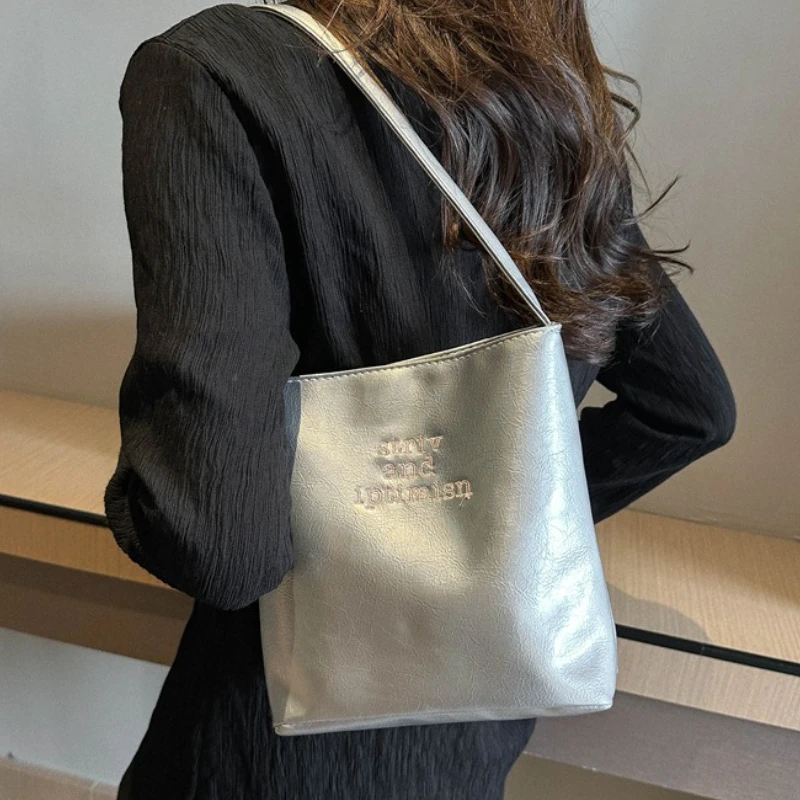 Retro American PU Leather Cool Y2k Butterfly Letter Handbag Tote Bags Commuting Storage Shoulder Bags Women's Bag Purses
Retro American PU Leather Cool Y2k Butterfly Letter Handbag Tote Bags Commuting Storage Shoulder Bags Women's Bag Purses