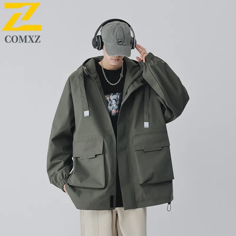 COMXZ Роскошная мужская куртка в стиле ретро с воротником с капюшоном и большим карманом, легкое пальто, повседневная уличная одежда, легкая осенняя одежда
COMXZ Роскошная мужская куртка в стиле ретро с воротником с капюшоном и большим карманом, легкое пальто, повседневная уличная одежда, легкая осенняя одежда