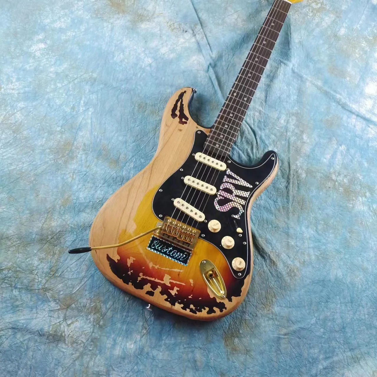 Made old ST, alder body, handwritten signature style, Canadian maple neck, quick package shipping
Made old ST, alder body, handwritten signature style, Canadian maple neck, quick package shipping