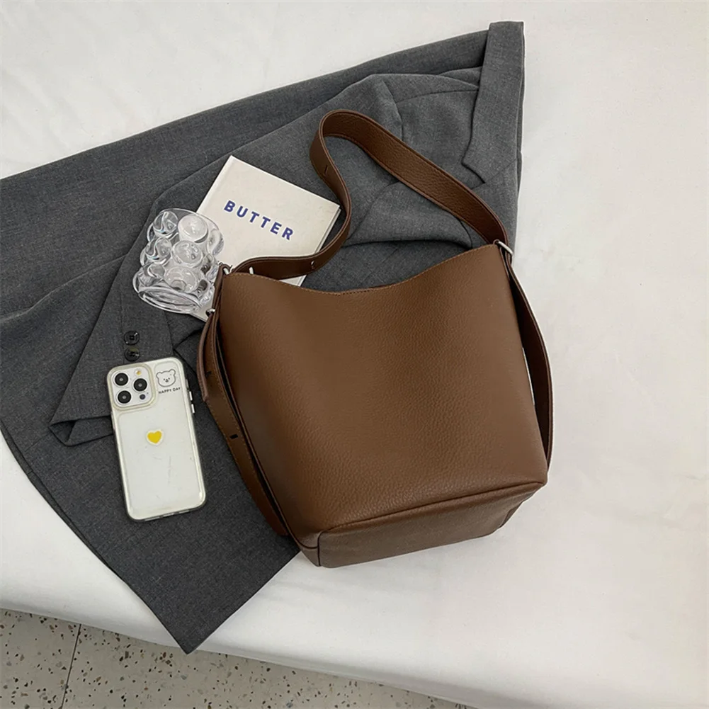 Women Retro Shoulder Bag Large Capacity Fashion Shoulder Bag Adjustable Strap Solid Color Simple Bag with Matching Clutch Set
Women Retro Shoulder Bag Large Capacity Fashion Shoulder Bag Adjustable Strap Solid Color Simple Bag with Matching Clutch Set