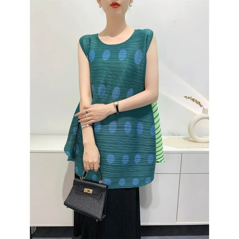 2024 T-shirt, Vest, Women's Summer Pleated Top, Sleeveless KK Pleated Personalized Print, Comfortable Casual Clothes for Women
2024 T-shirt, Vest, Women's Summer Pleated Top, Sleeveless KK Pleated Personalized Print, Comfortable Casual Clothes for Women