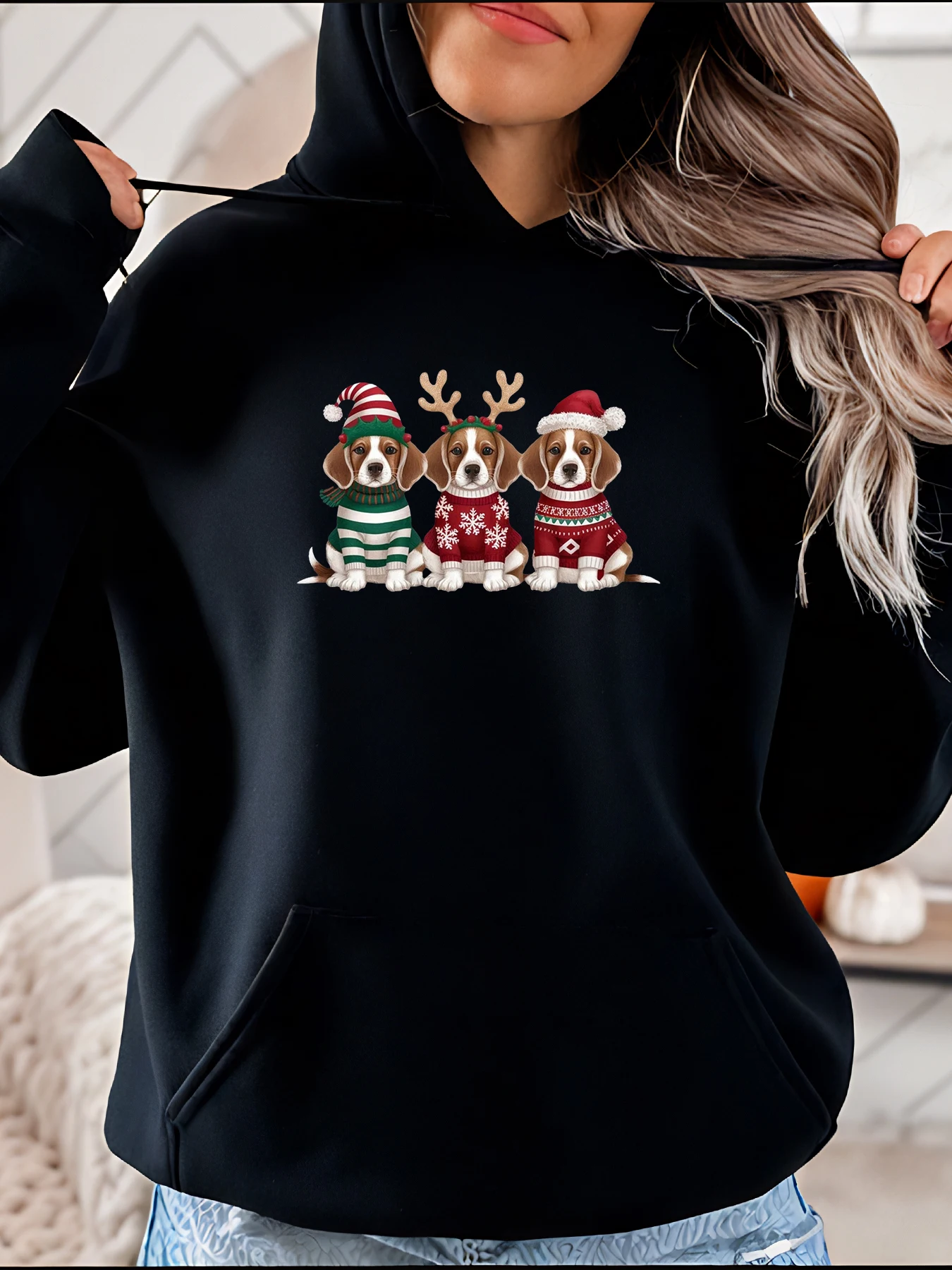 Рождественская толстовка с принтом собак бигля, повседневный праздничный свитер с рогами оленя и шапки Санты для женщин, зимняя одежда
Рождественская толстовка с принтом собак бигля, повседневный праздничный свитер с рогами оленя и шапки Санты для женщин, зимняя одежда