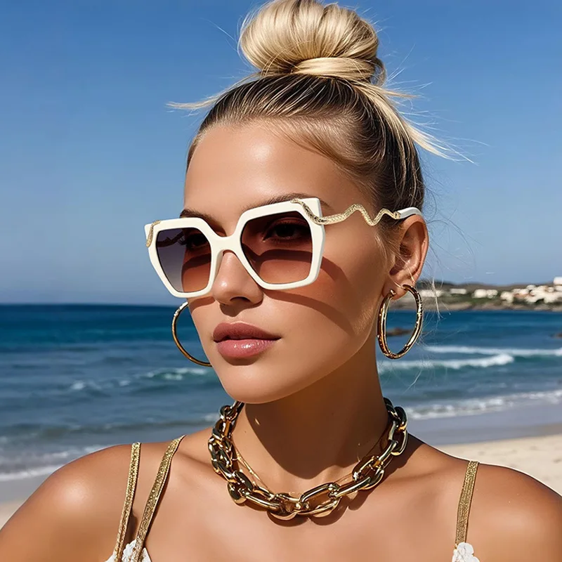 2pcs New Large Frame Square Sunglasses Women Metal Frame Colorful Lens Eyewear Gradient Design Ladies Snake Decoration Glasses
2pcs New Large Frame Square Sunglasses Women Metal Frame Colorful Lens Eyewear Gradient Design Ladies Snake Decoration Glasses