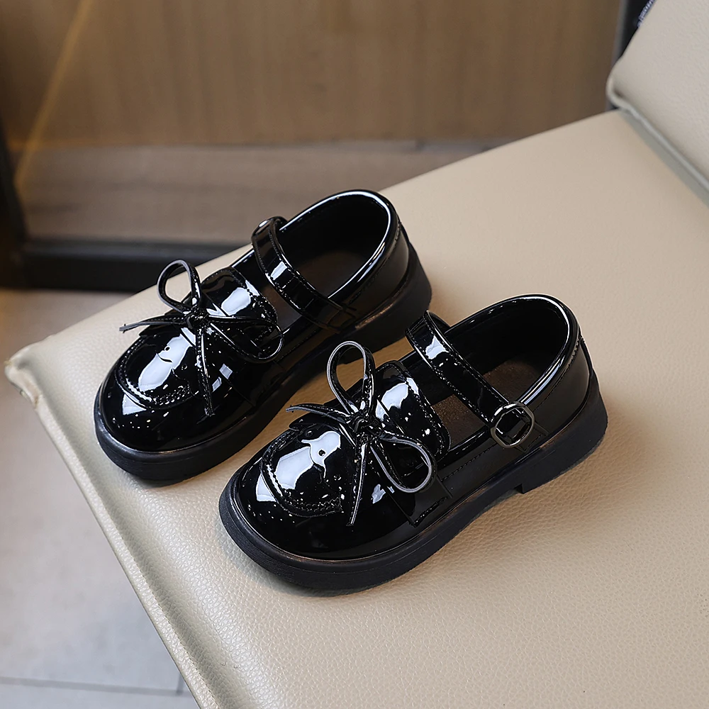 Girls' Bow-Knot Shoes, New Style for Older Girls, Large Bow, Shiny Surface, Comfortable Soft Sole, Easy to Put on and Take Off, Classic Versatile Style for School
Girls' Bow-Knot Shoes, New Style for Older Girls, Large Bow, Shiny Surface, Comfortable Soft Sole, Easy to Put on and Take Off, Classic Versatile Style for School