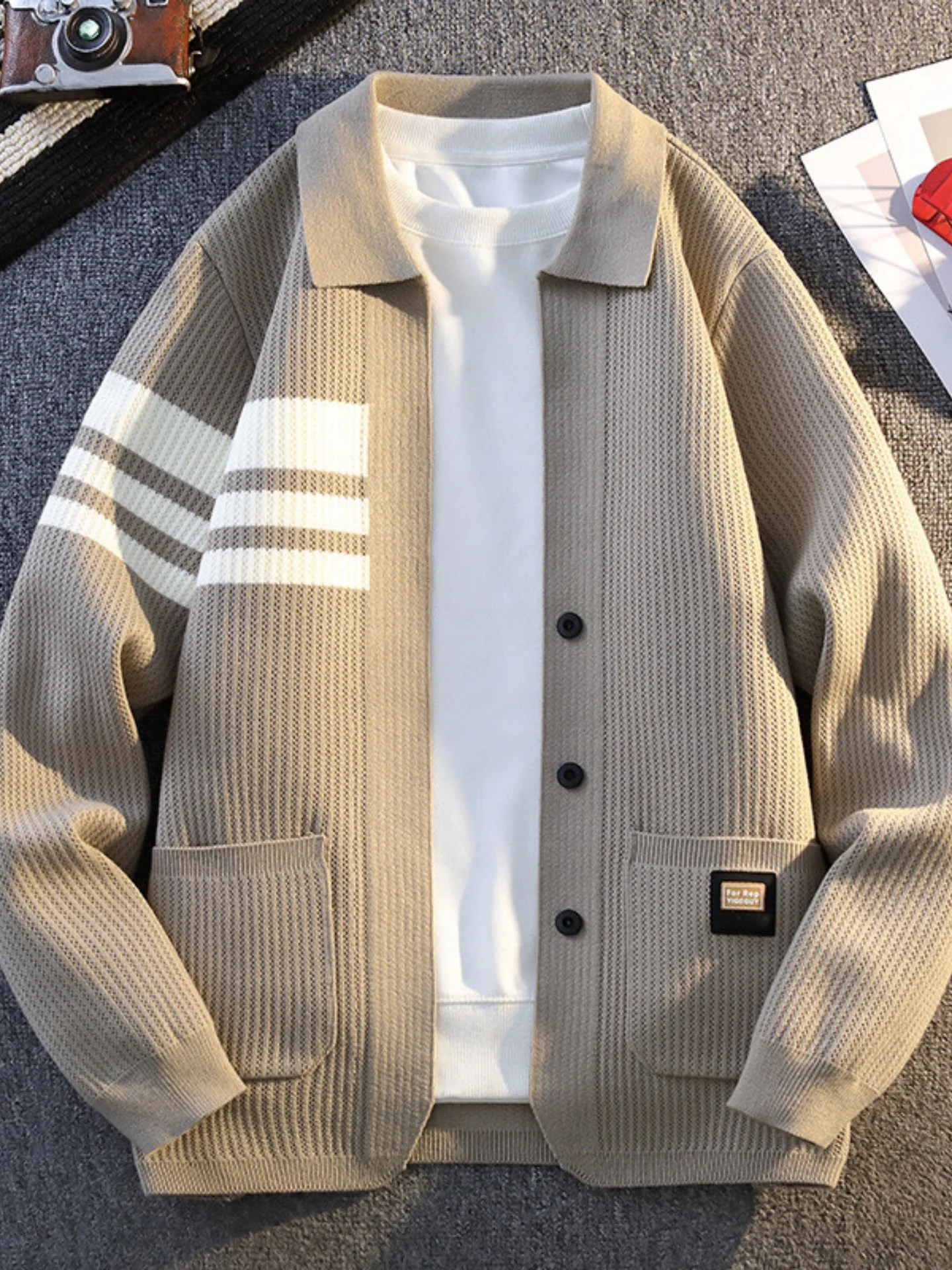 Мужской вязаный кардиган премиум-класса: новый, повседневный, комфортный, осенне-зимний, на пуговицах, с воротником-стойкой, молодежный, стильный.
Мужской вязаный кардиган премиум-класса: новый, повседневный, комфортный, осенне-зимний, на пуговицах, с воротником-стойкой, молодежный, стильный.