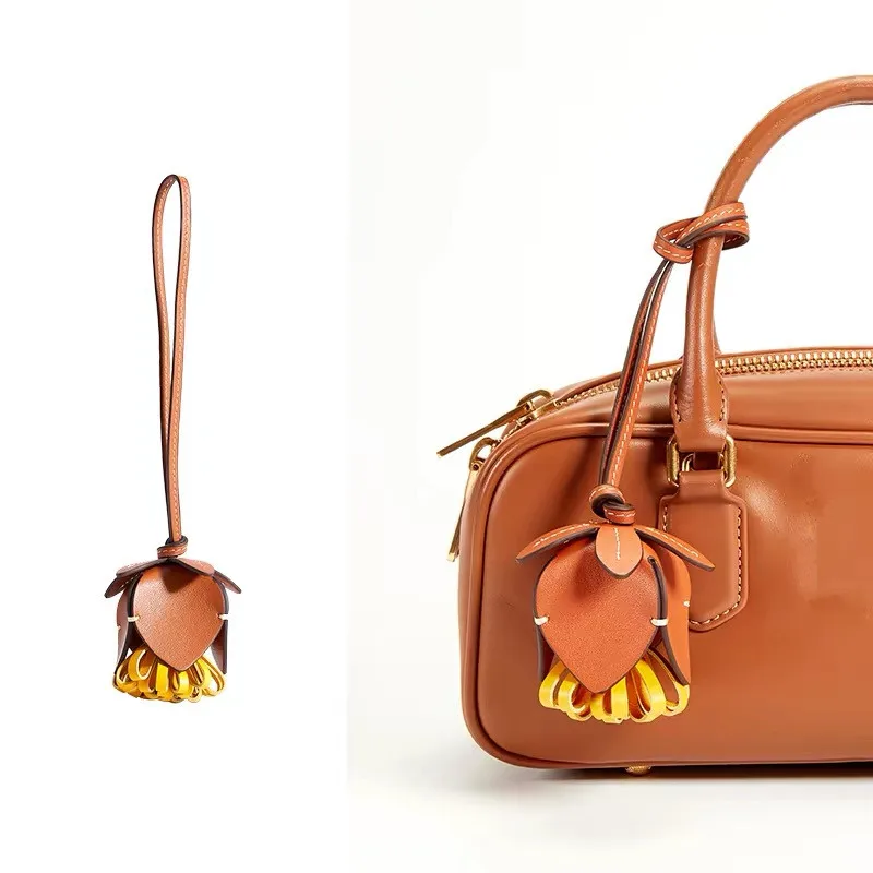 Bag Charm For Goyard LV Handbag Shoulder Bag Leather Flower Pendant Decoration Exquisite Keychain Gift
Bag Charm For Goyard LV Handbag Shoulder Bag Leather Flower Pendant Decoration Exquisite Keychain Gift