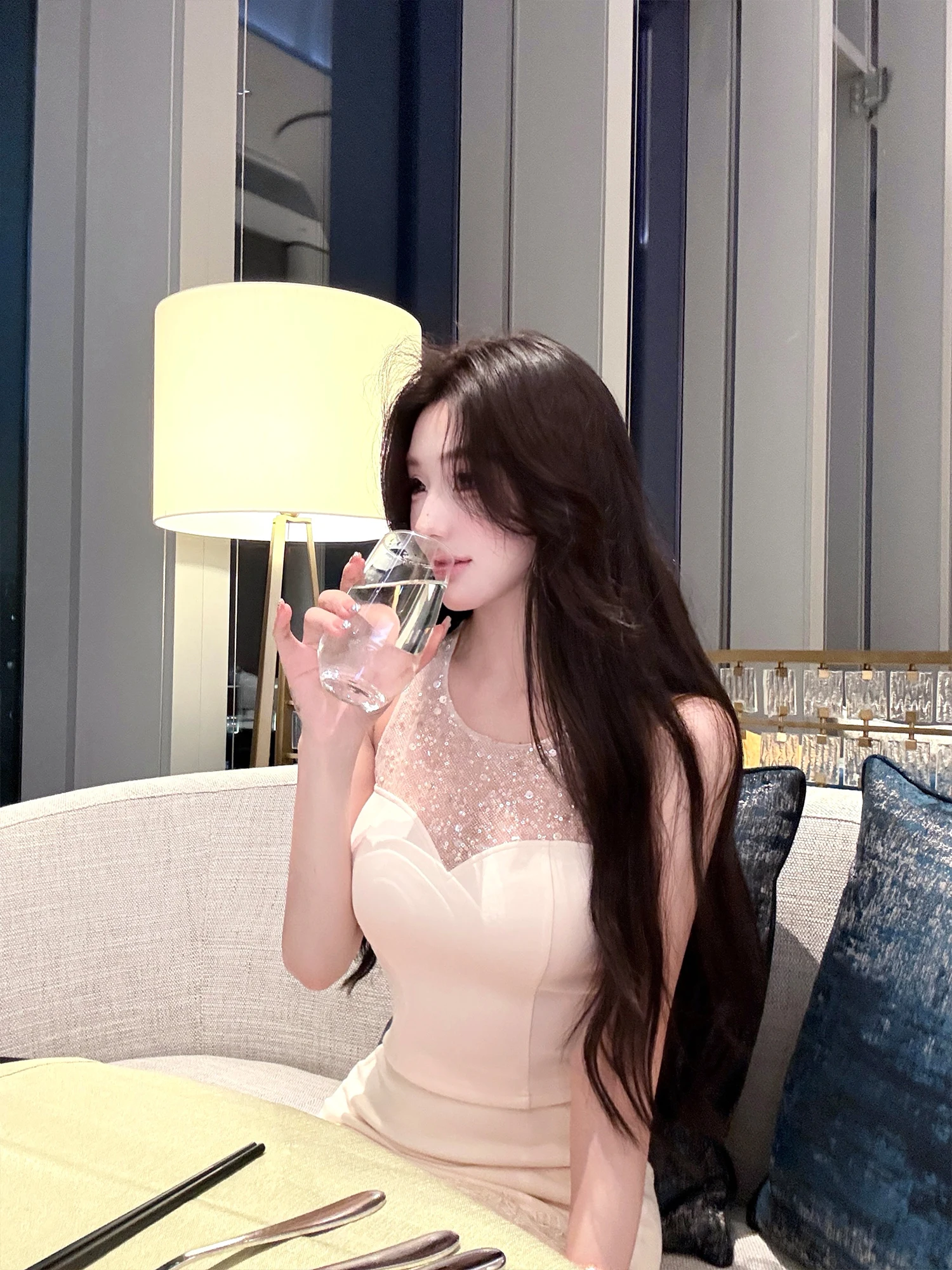 Original WW Lace White Strapless Luxury Top High Waist A-Line Skirt Set Women's Fashion Summer Outfit Two-Piece Suit
Original WW Lace White Strapless Luxury Top High Waist A-Line Skirt Set Women's Fashion Summer Outfit Two-Piece Suit