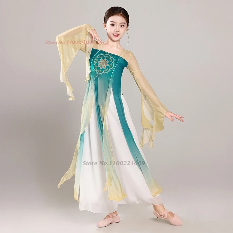 2026 традиционное китайское детское танцевальное платье, винтажное сетчатое платье с цветочным принтом Hanfu Ruqun, комплект топов + брюк, сценическое народное платье
2026 традиционное китайское детское танцевальное платье, винтажное сетчатое платье с цветочным принтом Hanfu Ruqun, комплект топов + брюк, сценическое народное платье