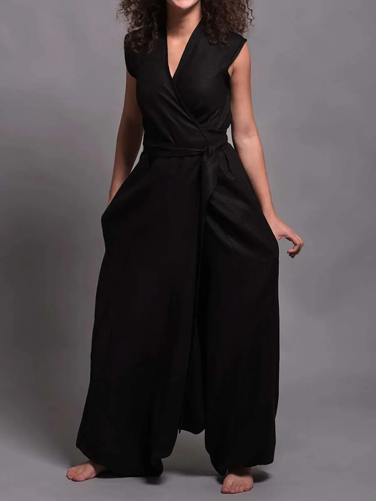 Women's Jumpsuit Sleeveless Lace Up Waist Harme Pant Vintage Minimalist V-Neck Overall Casual Cotton Linen Romper for Female
Women's Jumpsuit Sleeveless Lace Up Waist Harme Pant Vintage Minimalist V-Neck Overall Casual Cotton Linen Romper for Female