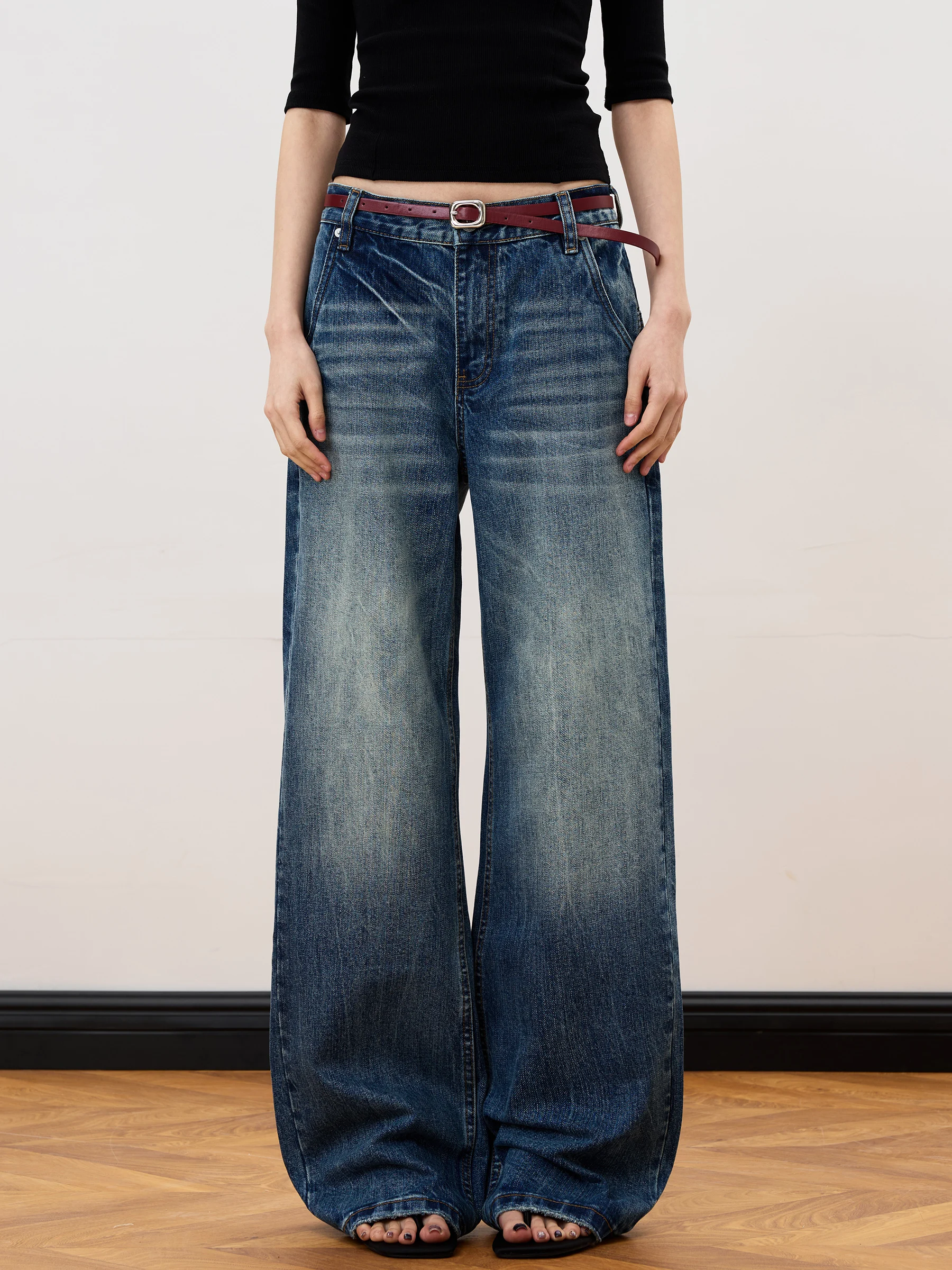 JUNECUT Retro Washed Deep Blue Lightning Pattern Jeans Loose Straight Leg Long Trousers for Women Casual Straight Fit Denim
JUNECUT Retro Washed Deep Blue Lightning Pattern Jeans Loose Straight Leg Long Trousers for Women Casual Straight Fit Denim
