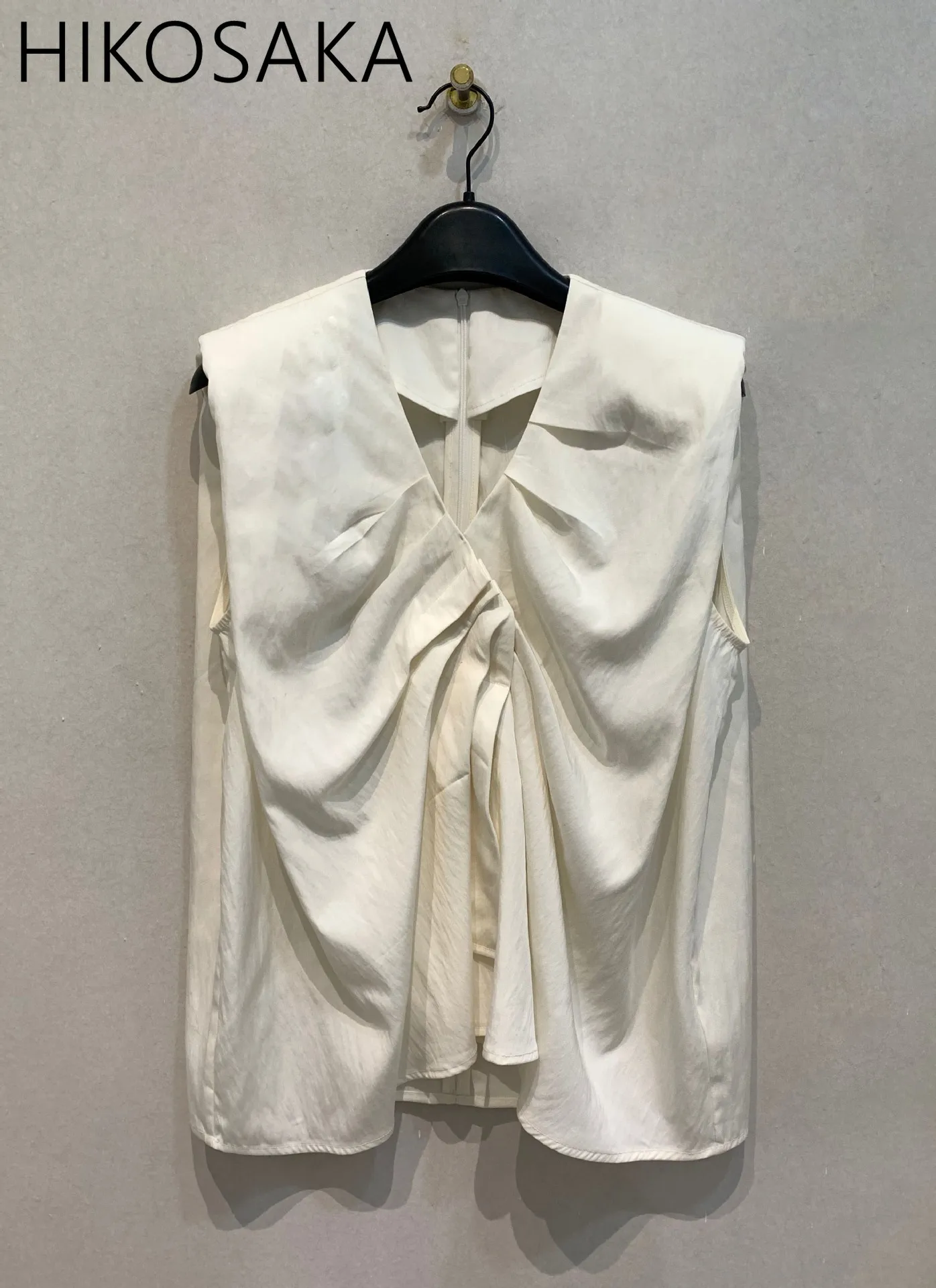 japan style chic pleated blouse women Summer Simple Office Lady casual sleeveless Shirt Elegant V Neck casual Irregular Blusas
japan style chic pleated blouse women Summer Simple Office Lady casual sleeveless Shirt Elegant V Neck casual Irregular Blusas