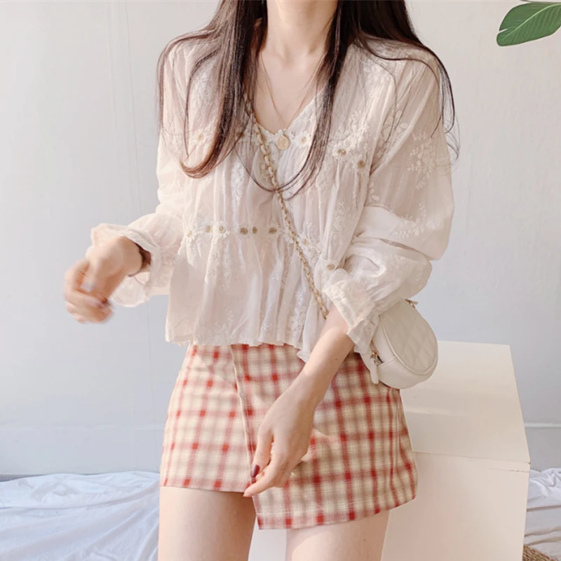 Korean Style Lace Long Sleeve V-Neck Short Length Doll Shirt Sensation Spring Autumn Fashionable Women's Design Sense Minority
Korean Style Lace Long Sleeve V-Neck Short Length Doll Shirt Sensation Spring Autumn Fashionable Women's Design Sense Minority