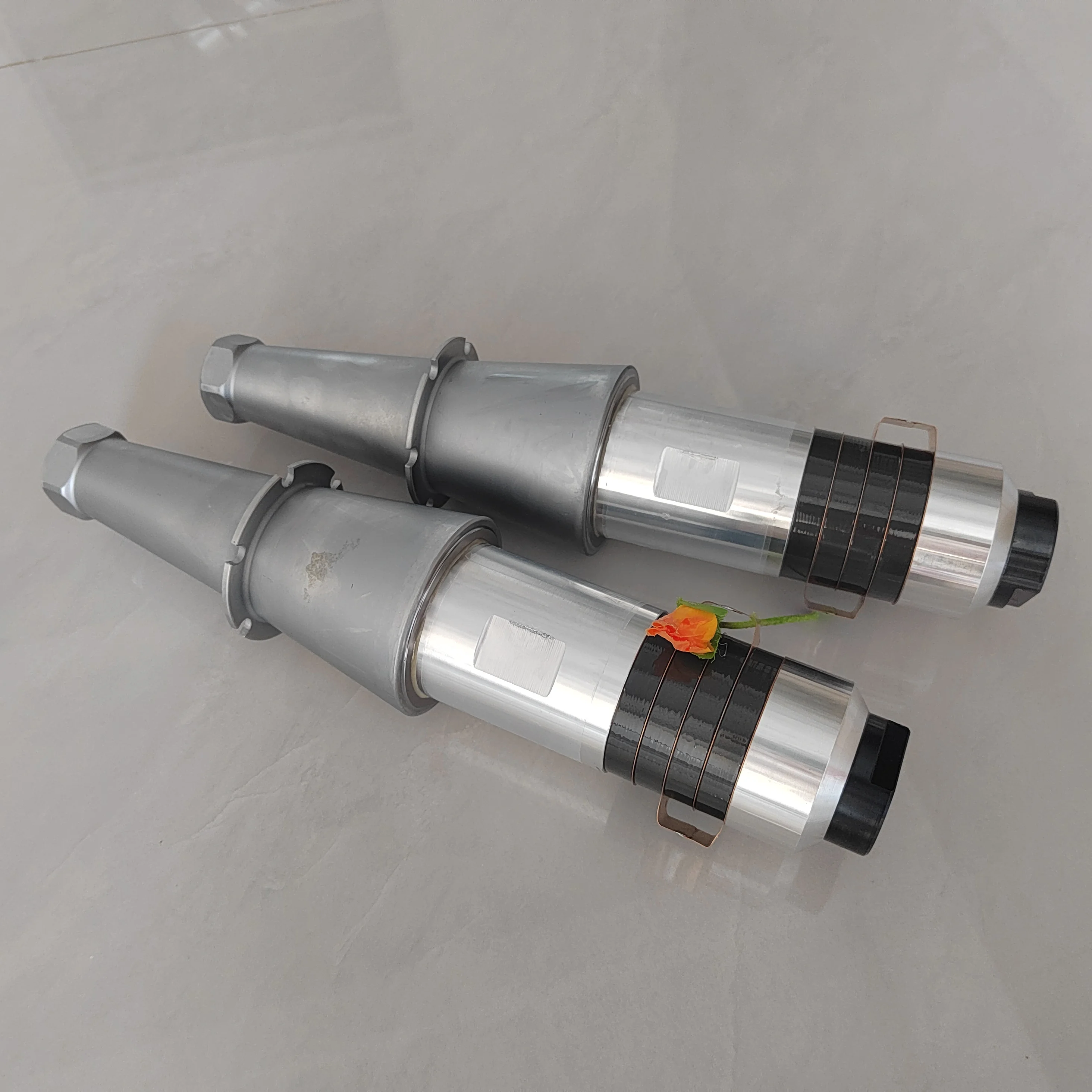 15KHZ 2000W Ultrasonic Welding Transducer With Booster For Welding Non-woven Fabric
15KHZ 2000W Ultrasonic Welding Transducer With Booster For Welding Non-woven Fabric