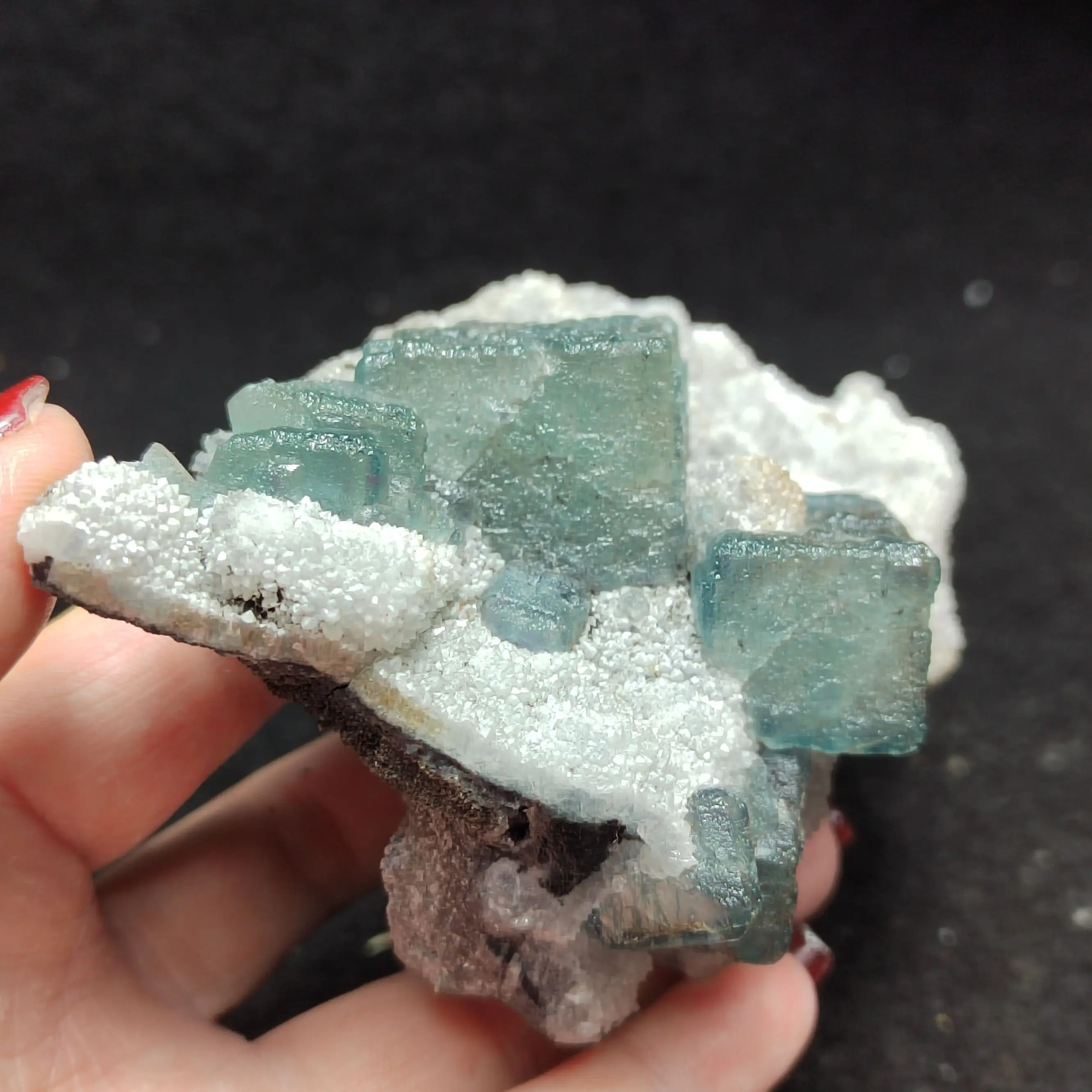 244.9gNatural blue-green fluorite and quartz minerals degaussing geology teaching specimens home decoration collection ornaments
244.9gNatural blue-green fluorite and quartz minerals degaussing geology teaching specimens home decoration collection ornaments