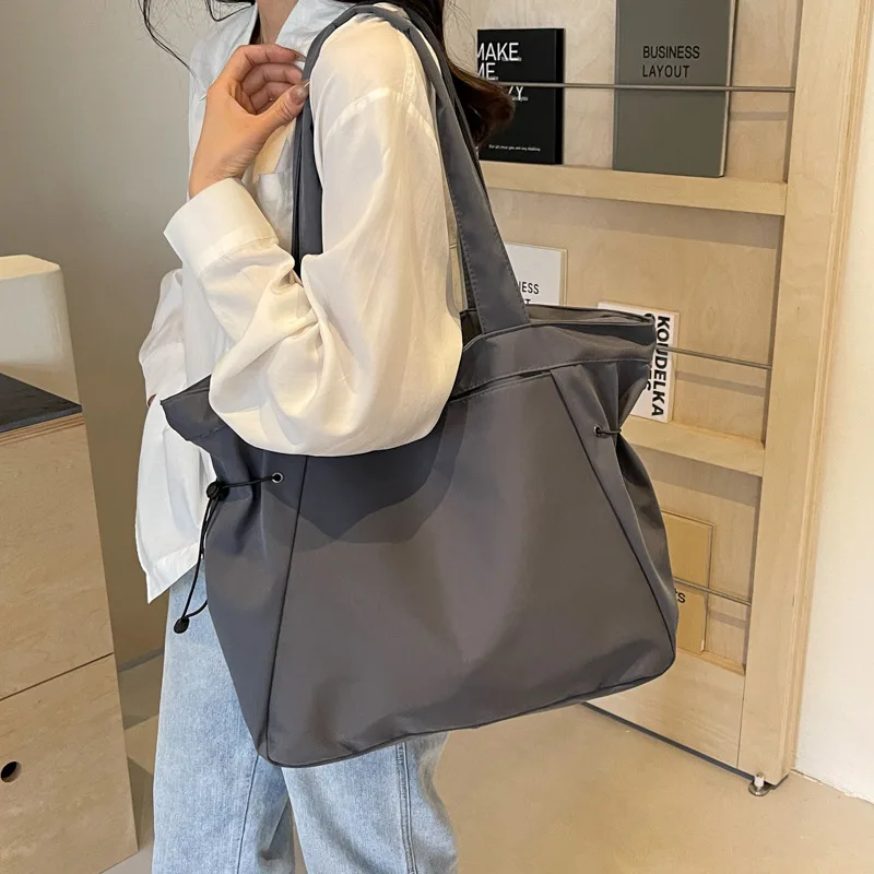 High end Western style Large Capacity Bag 2025 New Women's Bag Fashion Commuter Shoulder Bag Summer Trendy Tote Bag
High end Western style Large Capacity Bag 2025 New Women's Bag Fashion Commuter Shoulder Bag Summer Trendy Tote Bag