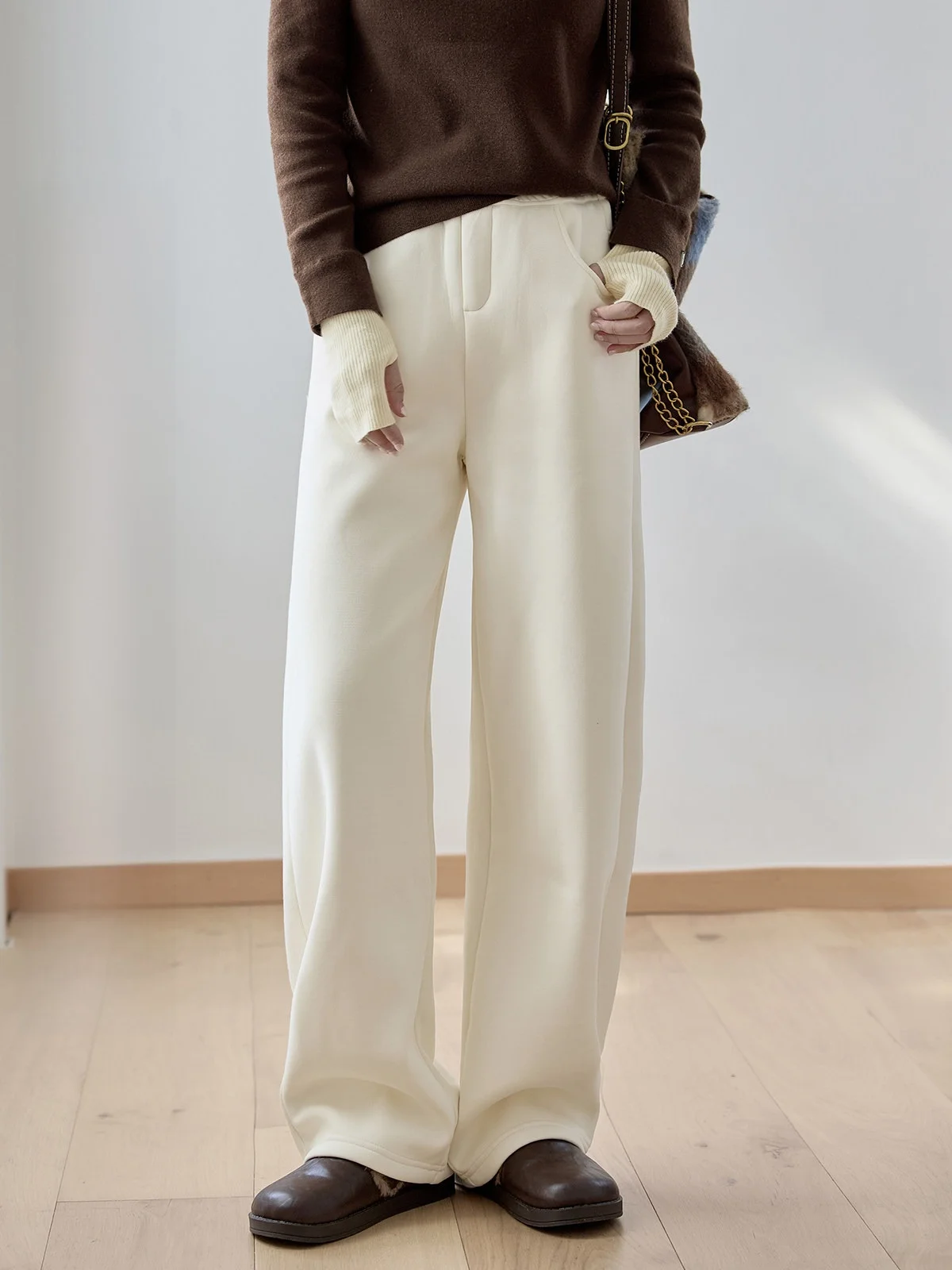 Женские повседневные брюки с высокой талией, утепленные флисом, цвета хаки, прямого кроя, длинные, зимние, новые, для работы и повседневной носки
Женские повседневные брюки с высокой талией, утепленные флисом, цвета хаки, прямого кроя, длинные, зимние, новые, для работы и повседневной носки