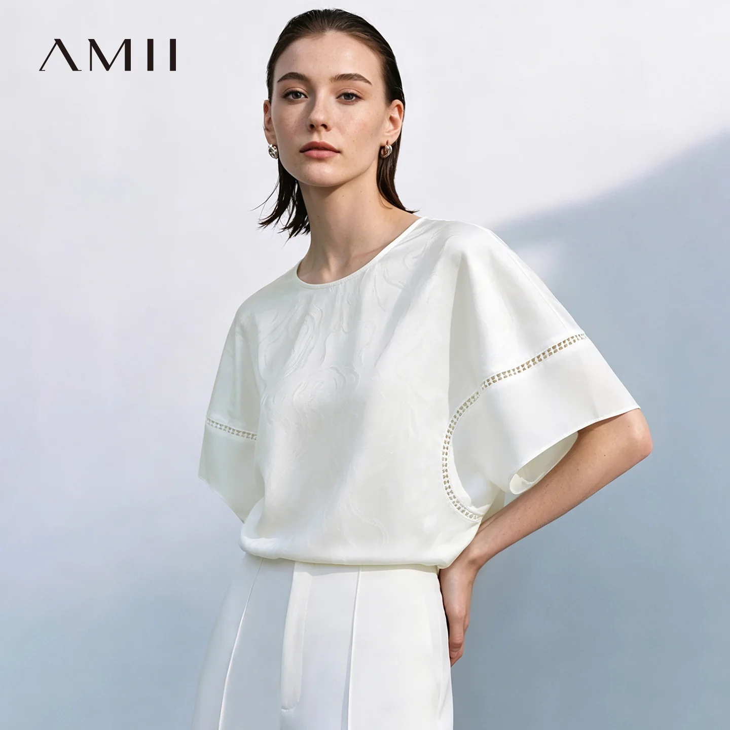 Am Women's Chiffon Blouse 2026 Summer Chinese Style O-Neck Cutout Ribbon Trim Batwing Sleeve Top Loose Jacquard Shirt 12622151
Am Women's Chiffon Blouse 2026 Summer Chinese Style O-Neck Cutout Ribbon Trim Batwing Sleeve Top Loose Jacquard Shirt 12622151