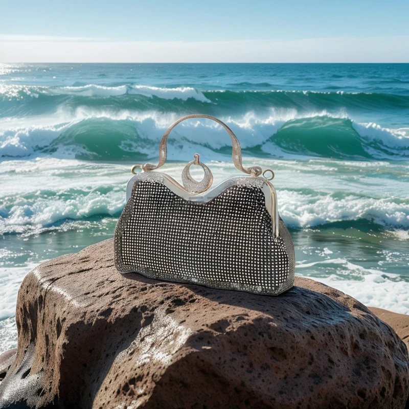 Vintage Diamond Encrusted Dinner Bag Banquet Rhinestone Handbag Women's Dress Messenger Crossbody Luxury Shiny Evening Party Bag
Vintage Diamond Encrusted Dinner Bag Banquet Rhinestone Handbag Women's Dress Messenger Crossbody Luxury Shiny Evening Party Bag