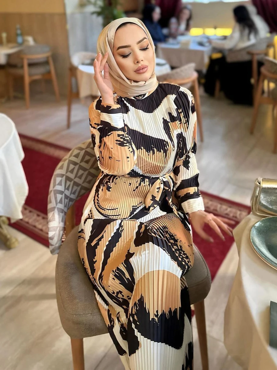 Temperament Long Dres Spring Summer New Fashionable European American Women Clothing Middle Eastern Arabic Printed Folded Dress
Temperament Long Dres Spring Summer New Fashionable European American Women Clothing Middle Eastern Arabic Printed Folded Dress