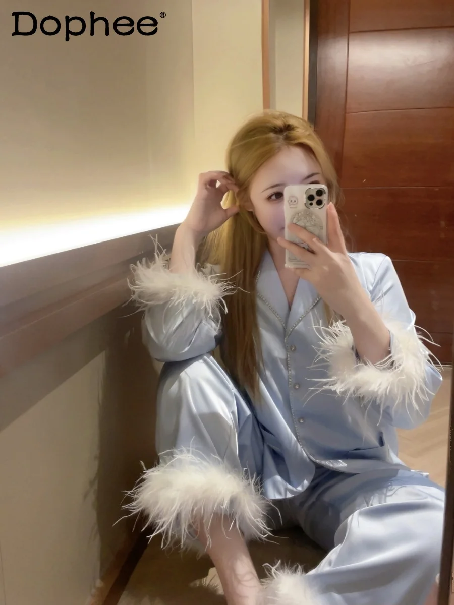 Korean V Original Sweet and Beautiful Women's Long-sleeved Loungewear Mao Mao Rhinestone High-end Blue Satin Pajama Set
Korean V Original Sweet and Beautiful Women's Long-sleeved Loungewear Mao Mao Rhinestone High-end Blue Satin Pajama Set