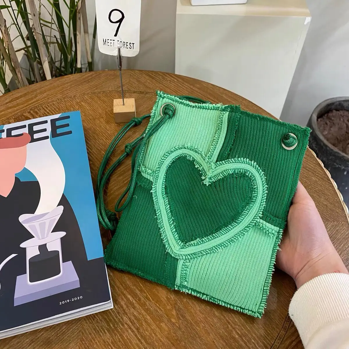 New Bag Contrast Color Magnetic Buckle Design Crossbody Bags Personality Heart-shaped Casual Messenger Bag Couple Shoulder Bags
New Bag Contrast Color Magnetic Buckle Design Crossbody Bags Personality Heart-shaped Casual Messenger Bag Couple Shoulder Bags