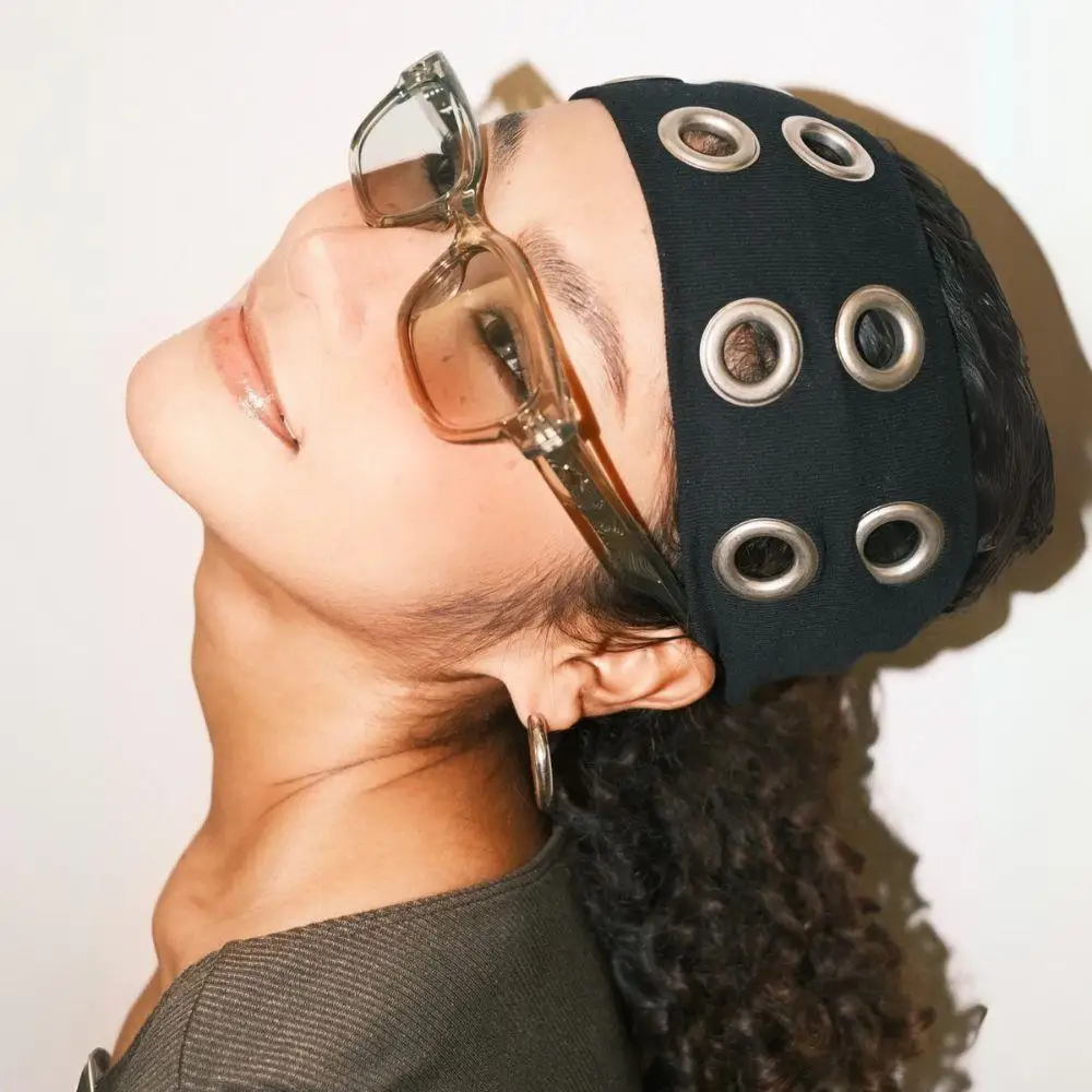 Punk Girl Hollowed Out Eyelets Wide Elastic Headband Y2K Metal Rock Headbands For Women Hip Hop Girls Hair Accessories 2025 New
Punk Girl Hollowed Out Eyelets Wide Elastic Headband Y2K Metal Rock Headbands For Women Hip Hop Girls Hair Accessories 2025 New