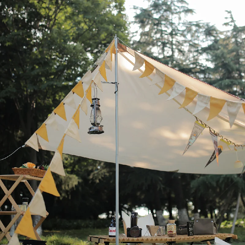 Outdoor camping equipment supplies camping tent atmosphere decoration scene layout camp flag canvas triangle colored flag
Outdoor camping equipment supplies camping tent atmosphere decoration scene layout camp flag canvas triangle colored flag