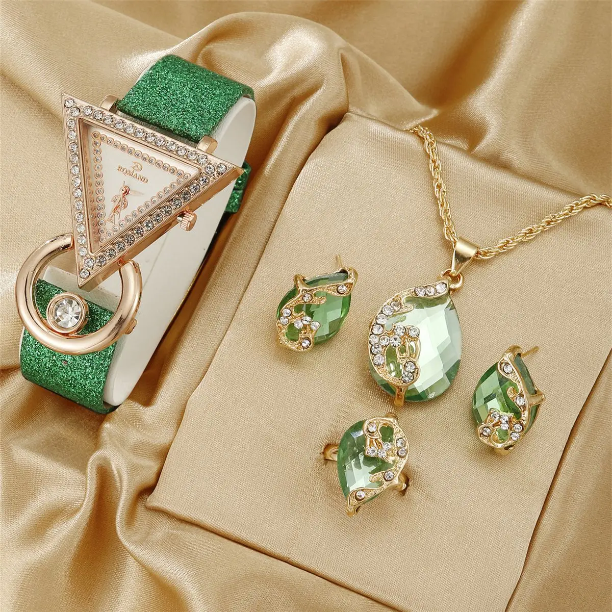 5Pcs/Luxury women's rhinestone quartz belt watch+jewelry set
5Pcs/Luxury women's rhinestone quartz belt watch+jewelry set