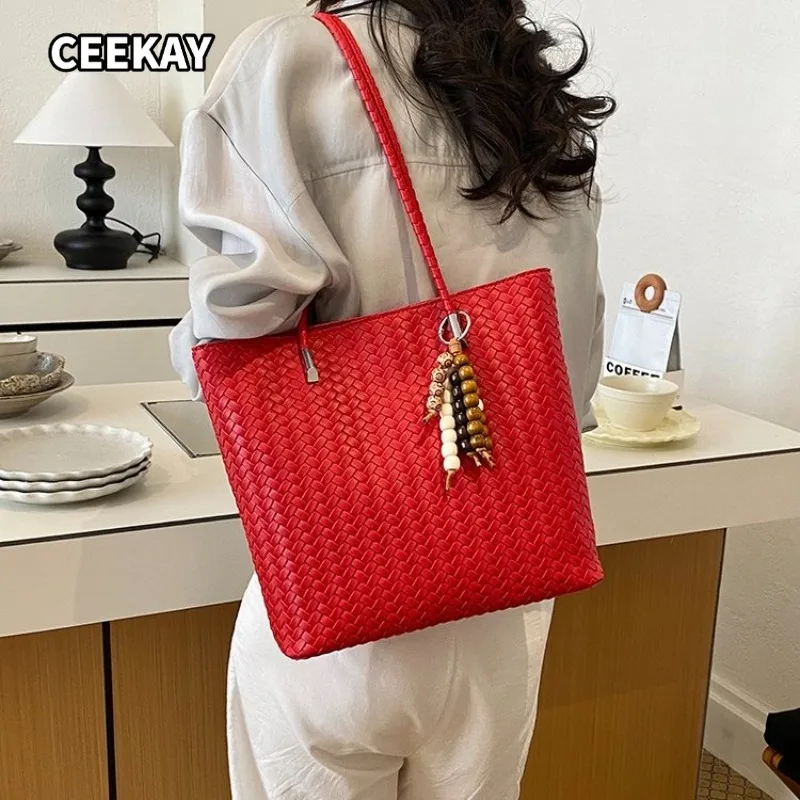 CEEKAY Minimal Weave Pattern Hand Bag Dual Carry Ways Wooden Bead Pendant Girls Multi-use Fresh Daily Mini Underarm Purse
CEEKAY Minimal Weave Pattern Hand Bag Dual Carry Ways Wooden Bead Pendant Girls Multi-use Fresh Daily Mini Underarm Purse
