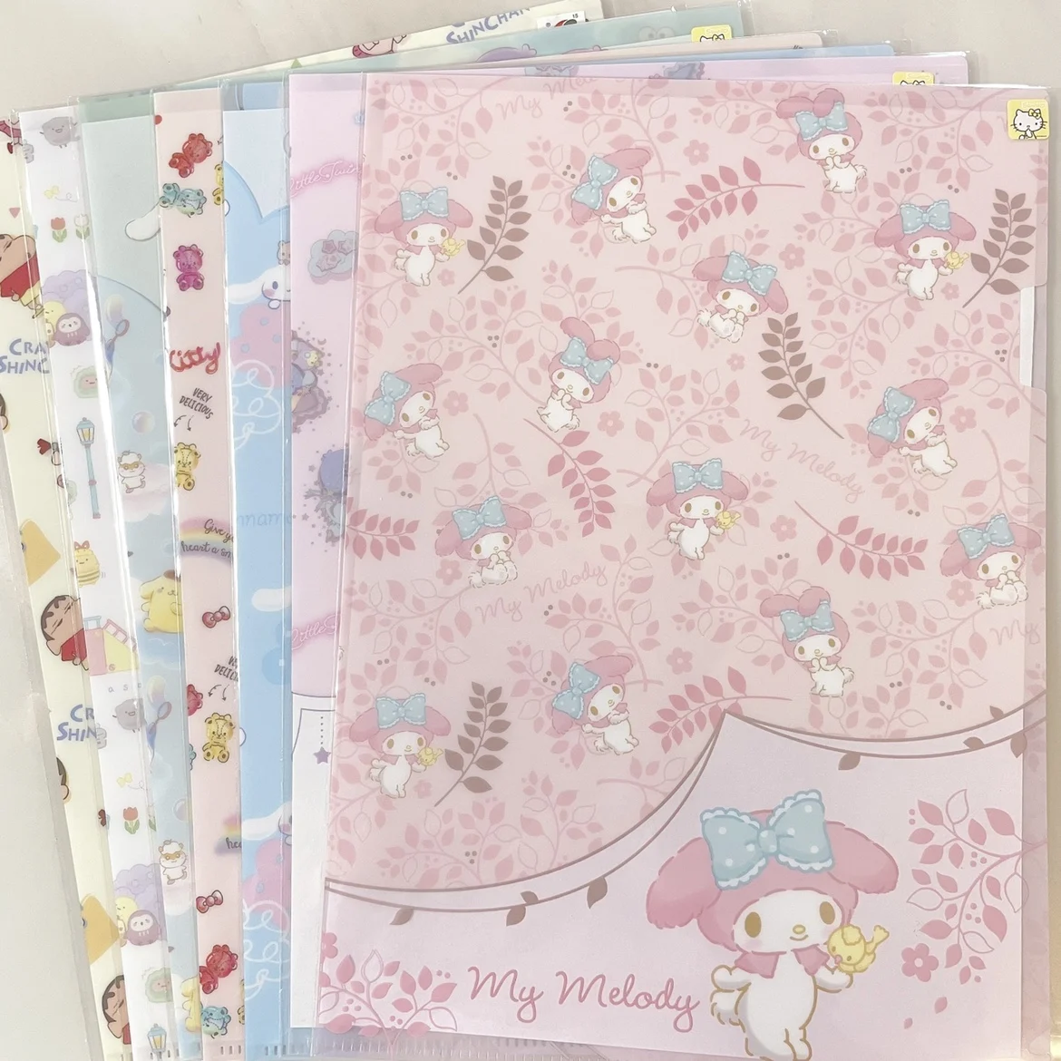 Kawaii Sanrios Hello Kitty Melody Cinnamoroll L-образная папка, папка на одну страницу, папка для хранения файлов формата А4, тестовая бумага, защитный чехол
Kawaii Sanrios Hello Kitty Melody Cinnamoroll L-образная папка, папка на одну страницу, папка для хранения файлов формата А4, тестовая бумага, защитный чехол