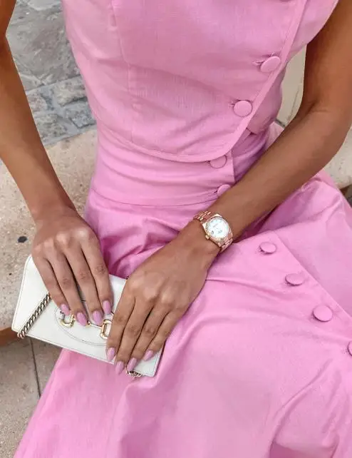 2025 Spring/summer New Pink Cotton High Waist V-Neck Casual Chic Simple Style Hot Girl Skirt Set Fashion Women's Two Piece Set
2025 Spring/summer New Pink Cotton High Waist V-Neck Casual Chic Simple Style Hot Girl Skirt Set Fashion Women's Two Piece Set