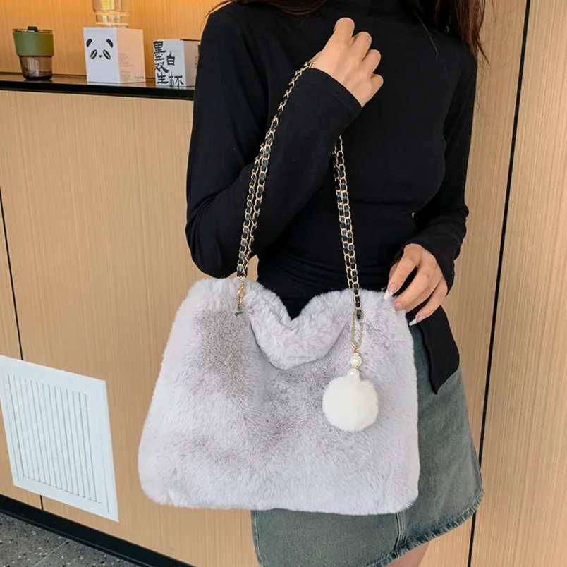 Autumn&Winter Fluffy Large Armpit Bags 2023 Luxury Plush Underarm Bag Fashion Faux Fur Handbag Women's Shoulder Bag with Pendant
Autumn&Winter Fluffy Large Armpit Bags 2023 Luxury Plush Underarm Bag Fashion Faux Fur Handbag Women's Shoulder Bag with Pendant